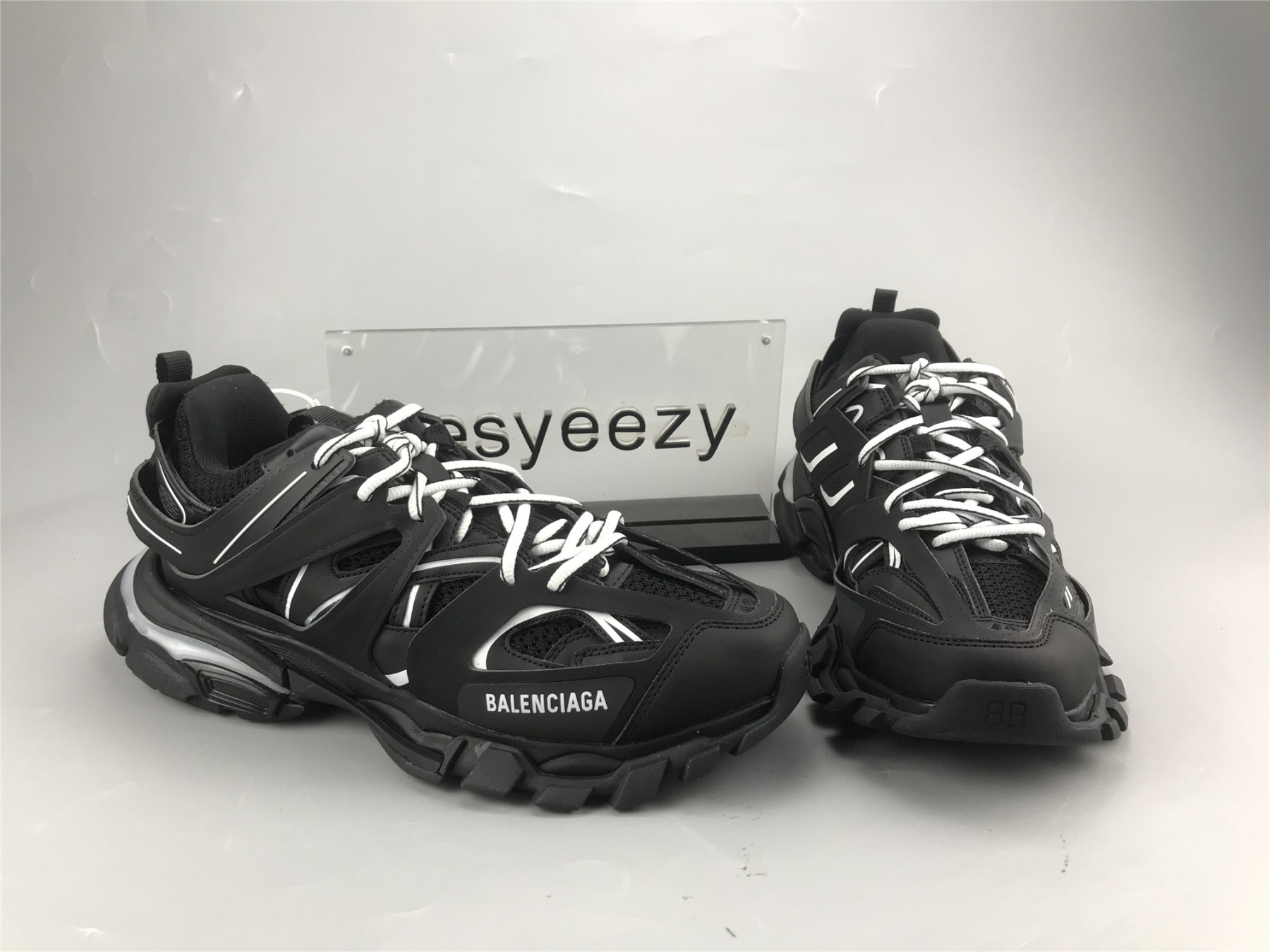 UA TRACK TRAINER BLACK SNEAKER WITH LED LIGHTS