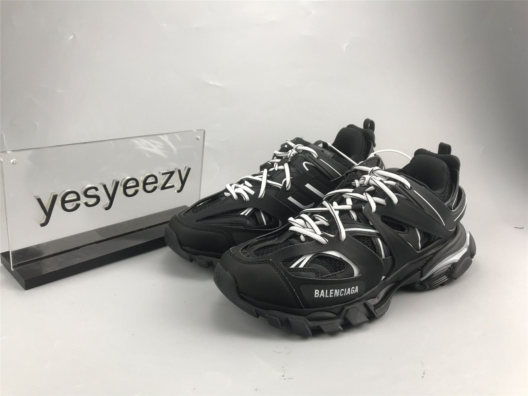 UA TRACK TRAINER BLACK SNEAKER WITH LED LIGHTS