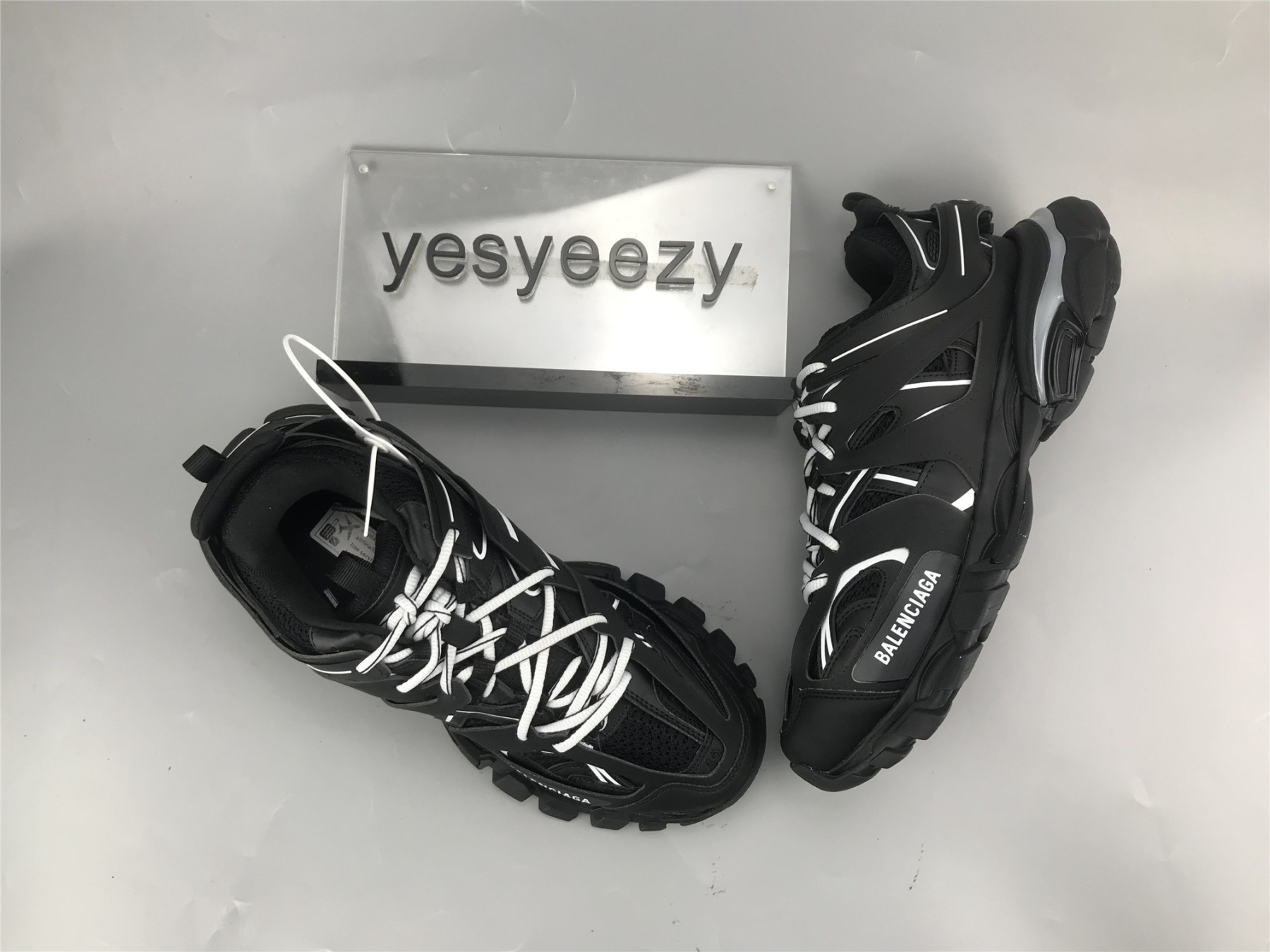 UA TRACK TRAINER BLACK SNEAKER WITH LED LIGHTS
