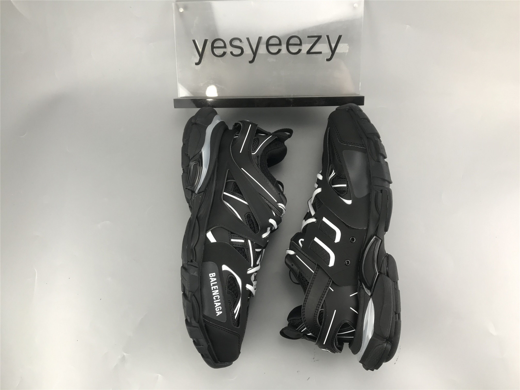 UA TRACK TRAINER BLACK SNEAKER WITH LED LIGHTS