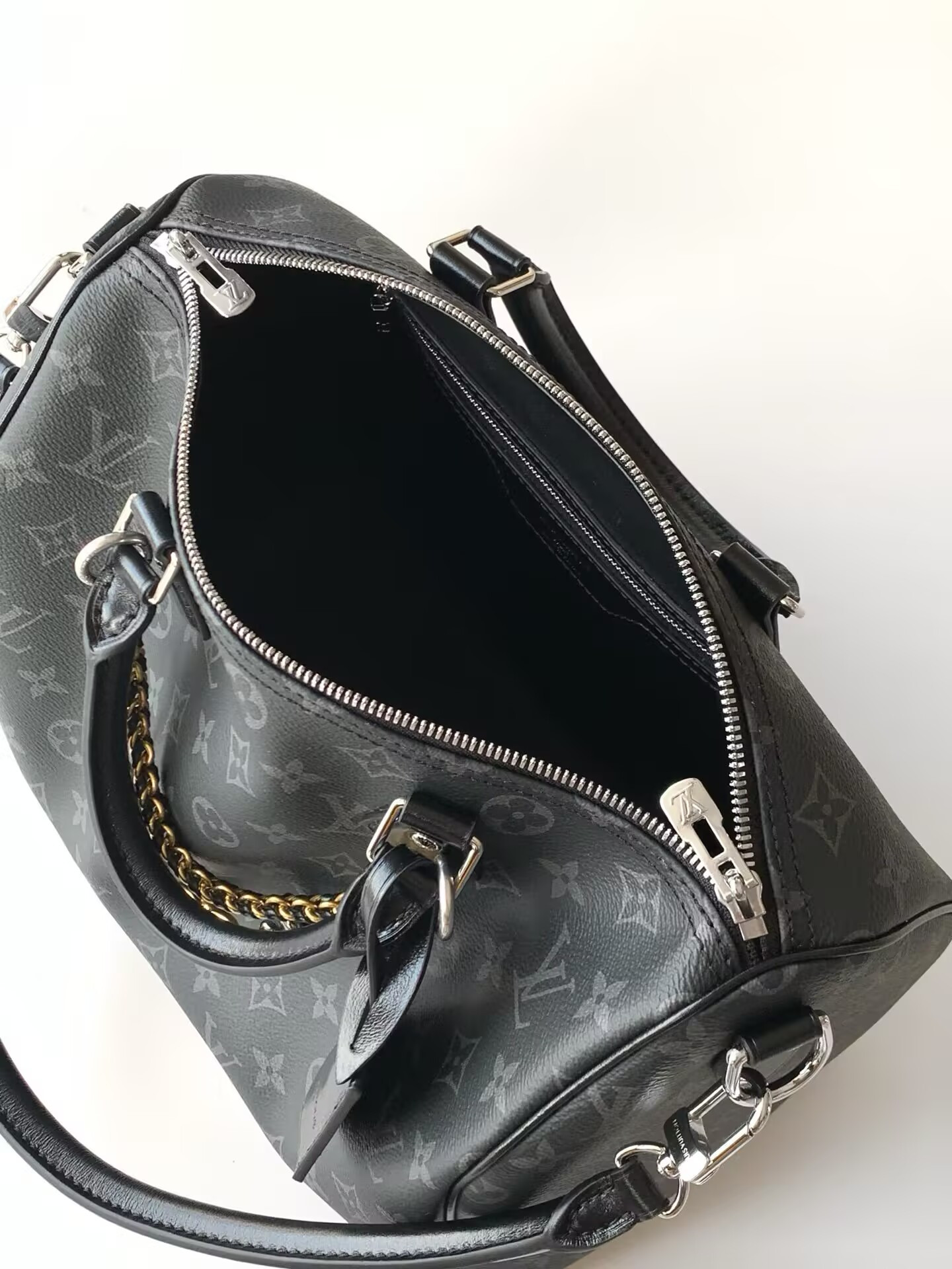 LV Speedy Soft 30 M15102 21x17x30cm