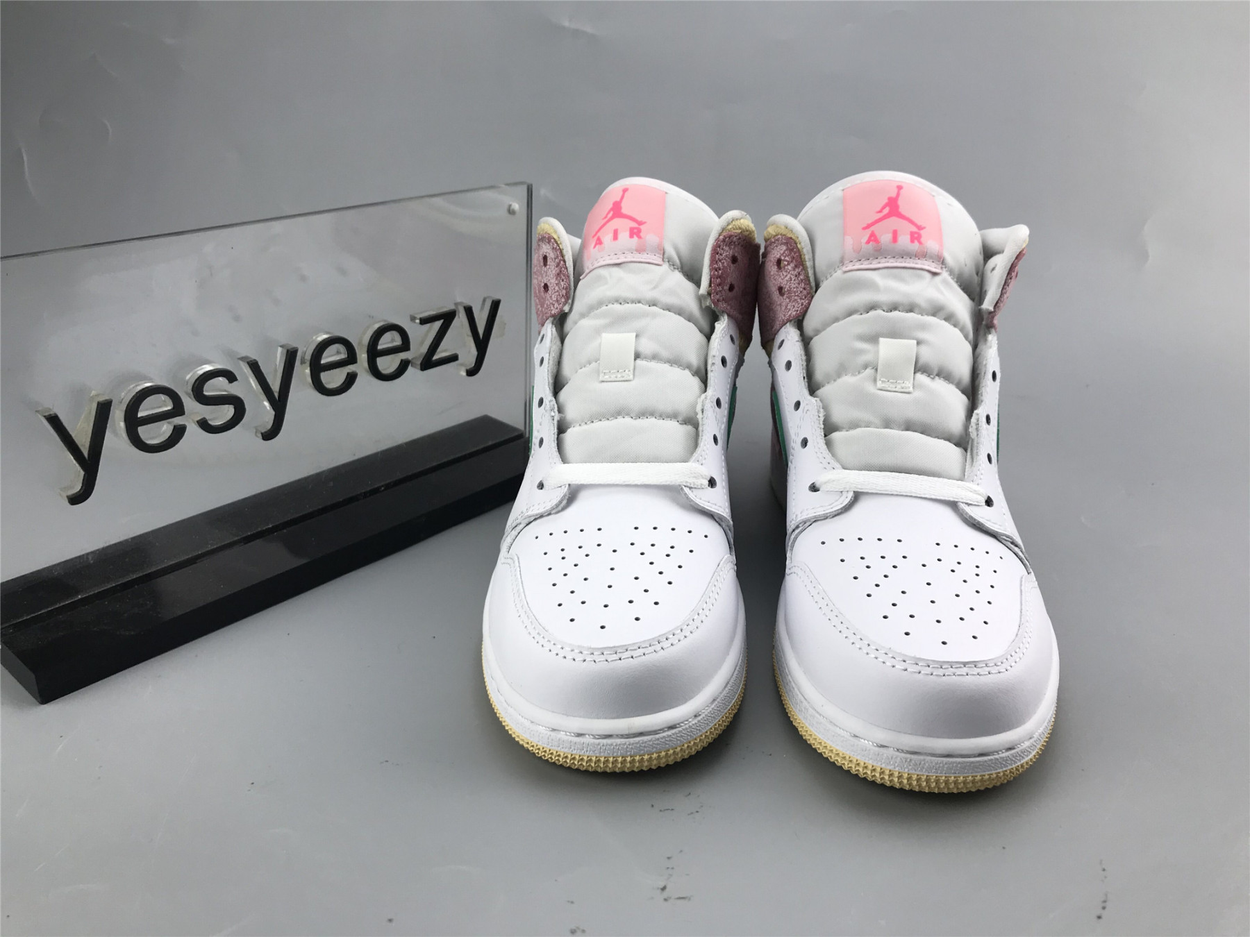 UA AIR JORDAN 1 MID SE GS 
