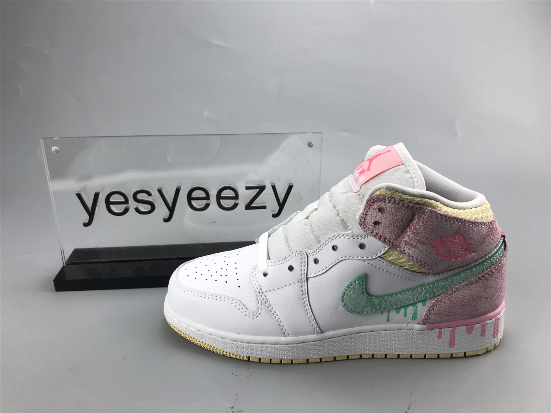 UA AIR JORDAN 1 MID SE GS 