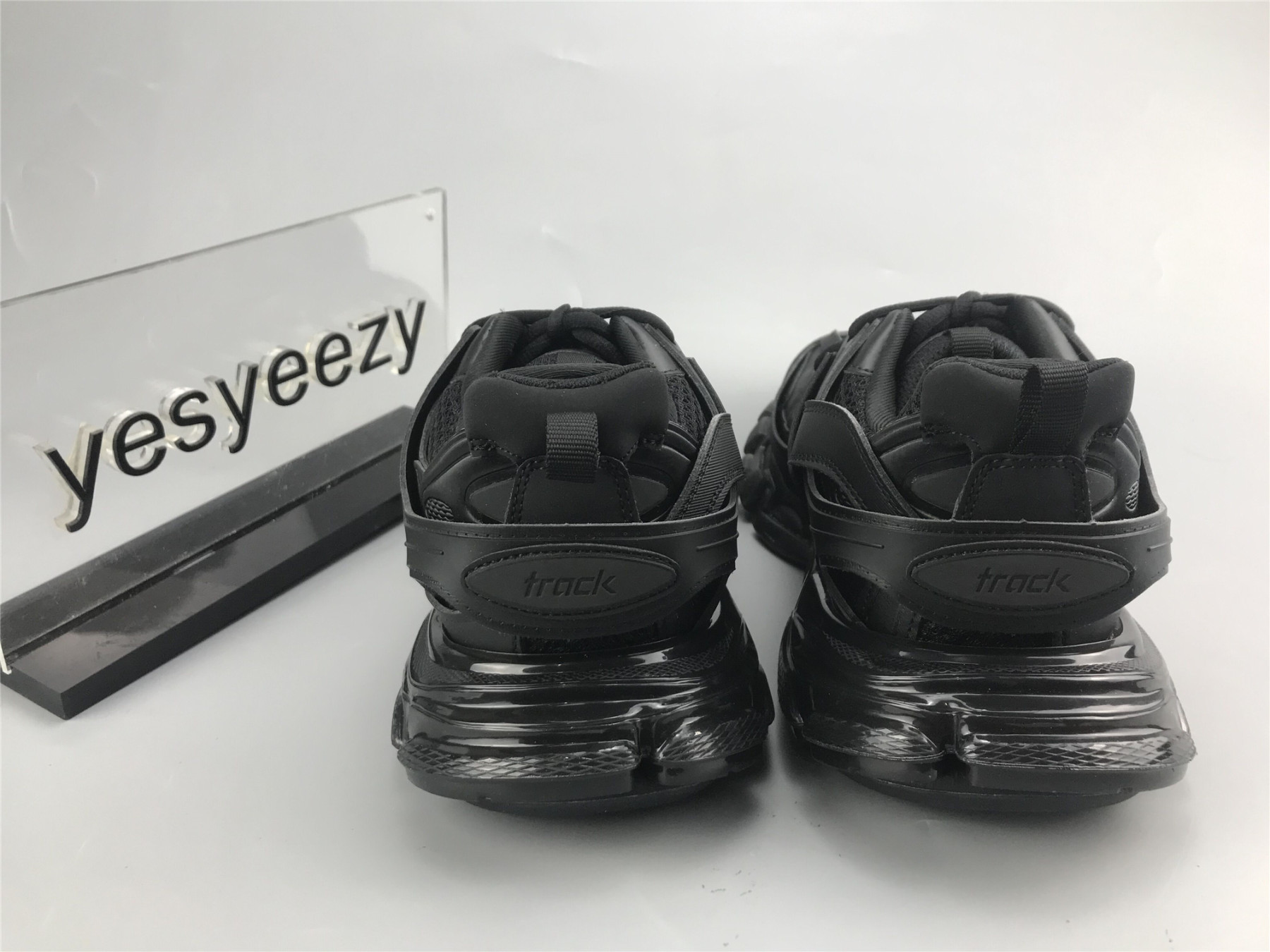 UA TRACK TRAINER BLACK TRANSPARENT SNEAKER