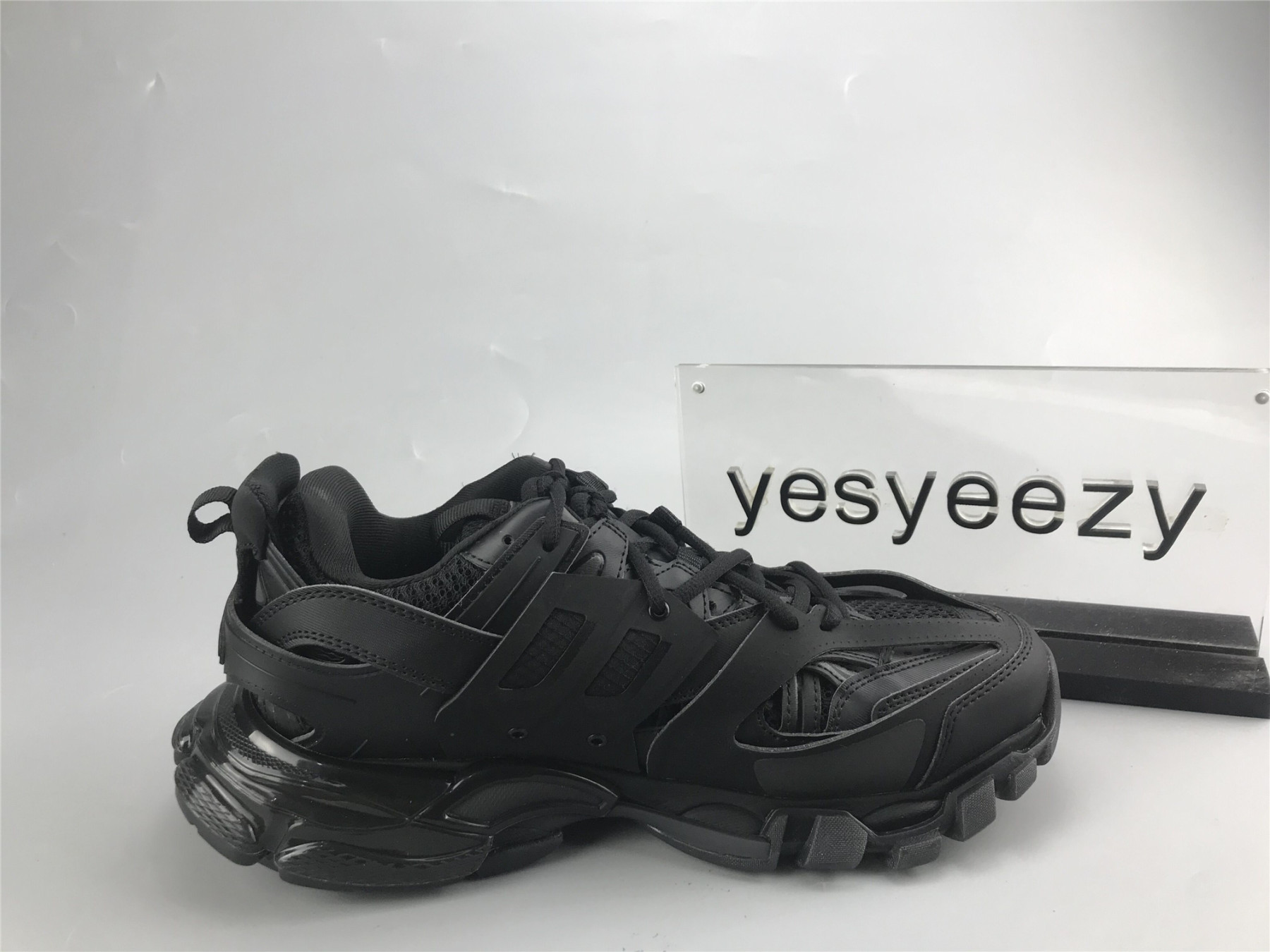 UA TRACK TRAINER BLACK TRANSPARENT SNEAKER