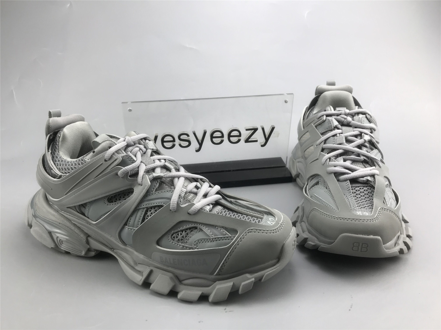 UA TRACK TRAINER IN GREY SNEAKER