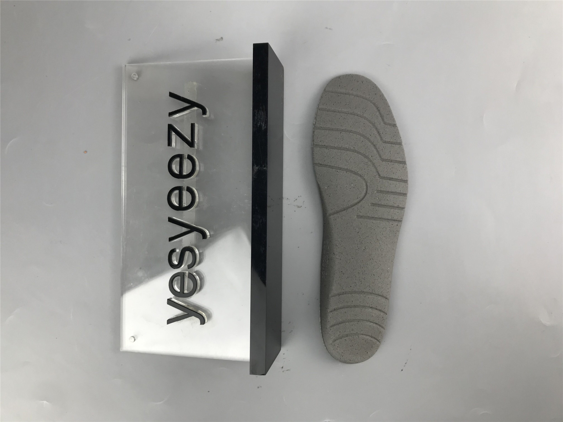 UA TRIPLE S CLEAR SOLE SNEAKER NUDE