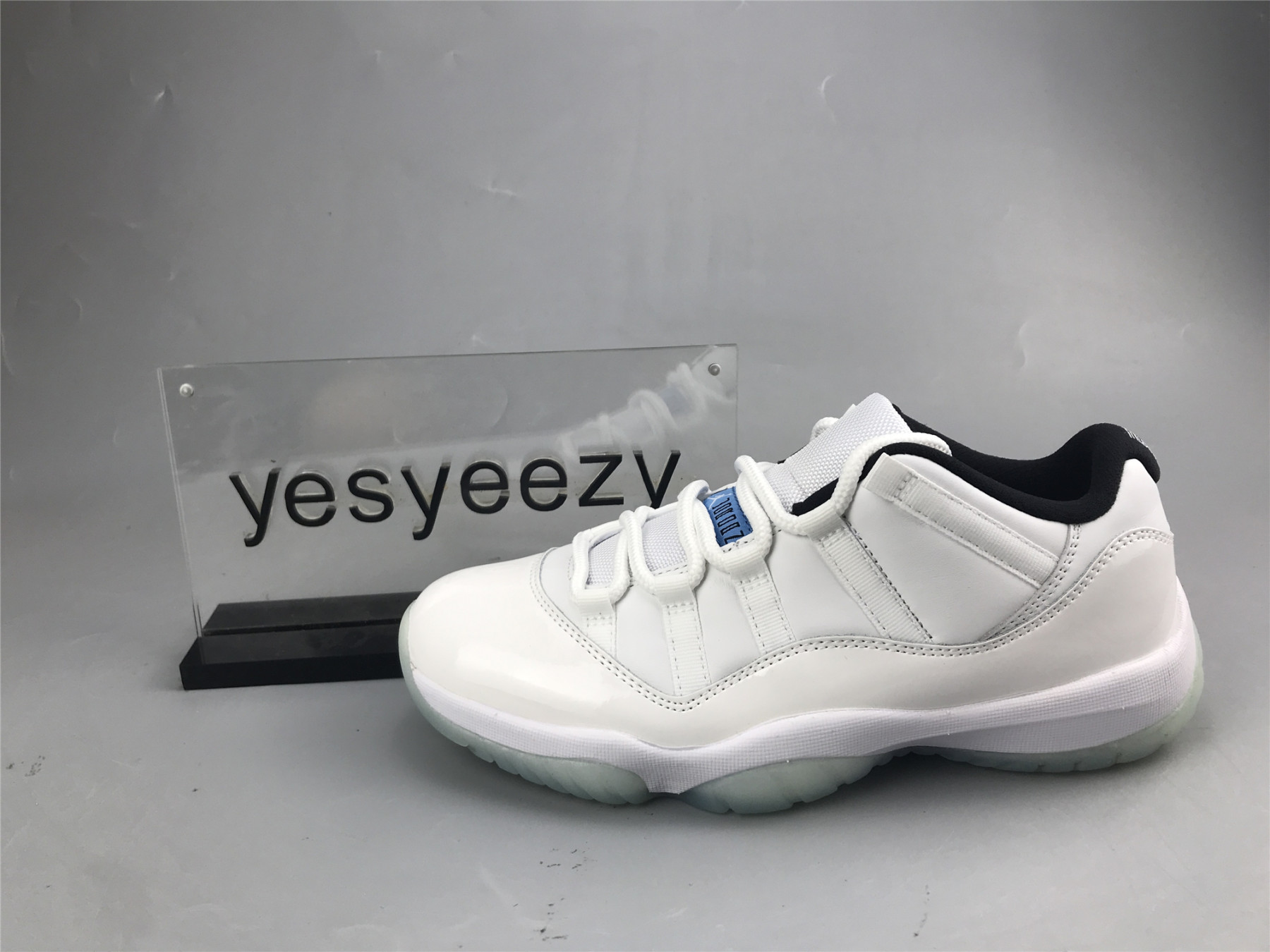 UA AIR JORDAN 11 RETRO LOW 