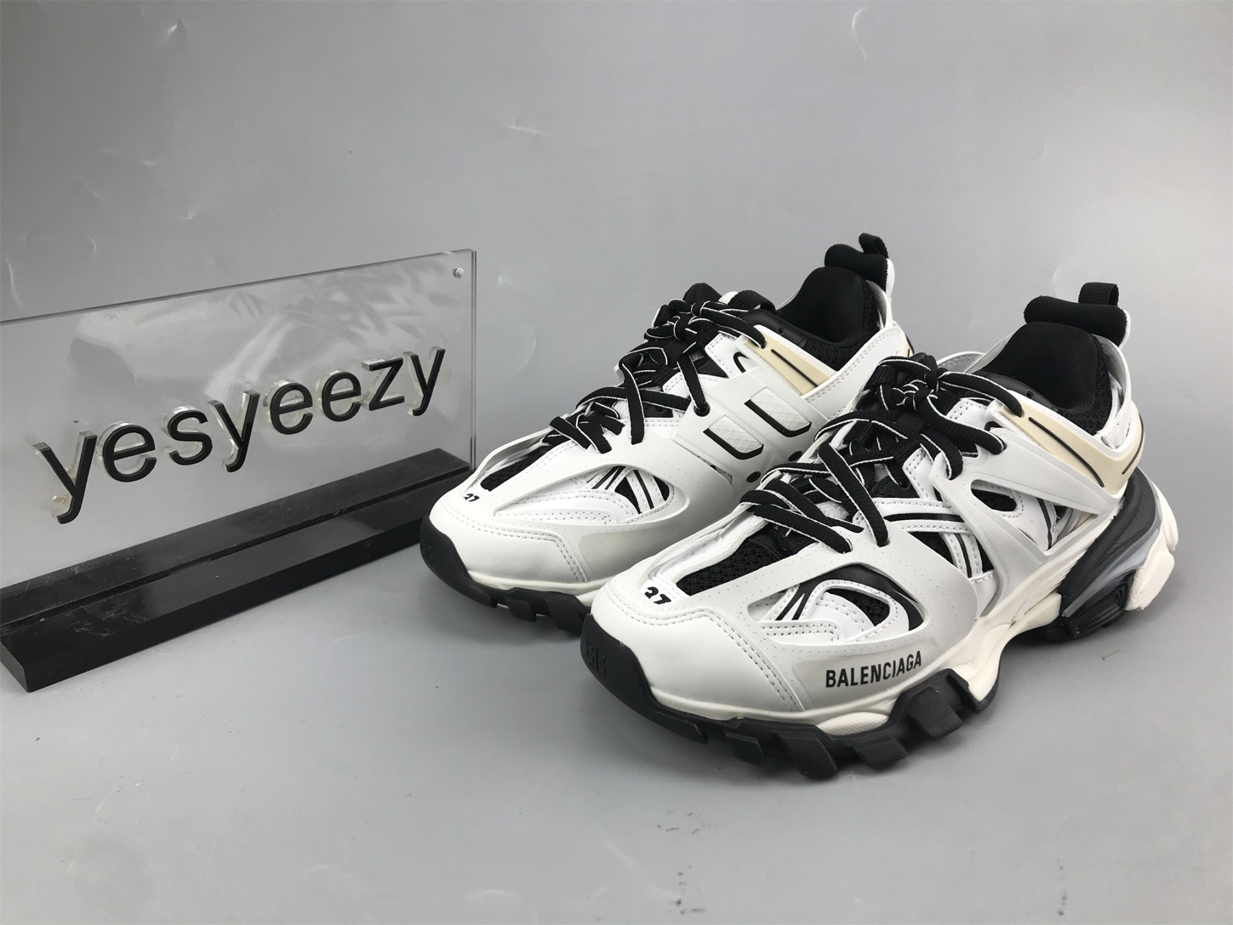 UA TRACK SNEAKER WHITE BLACK