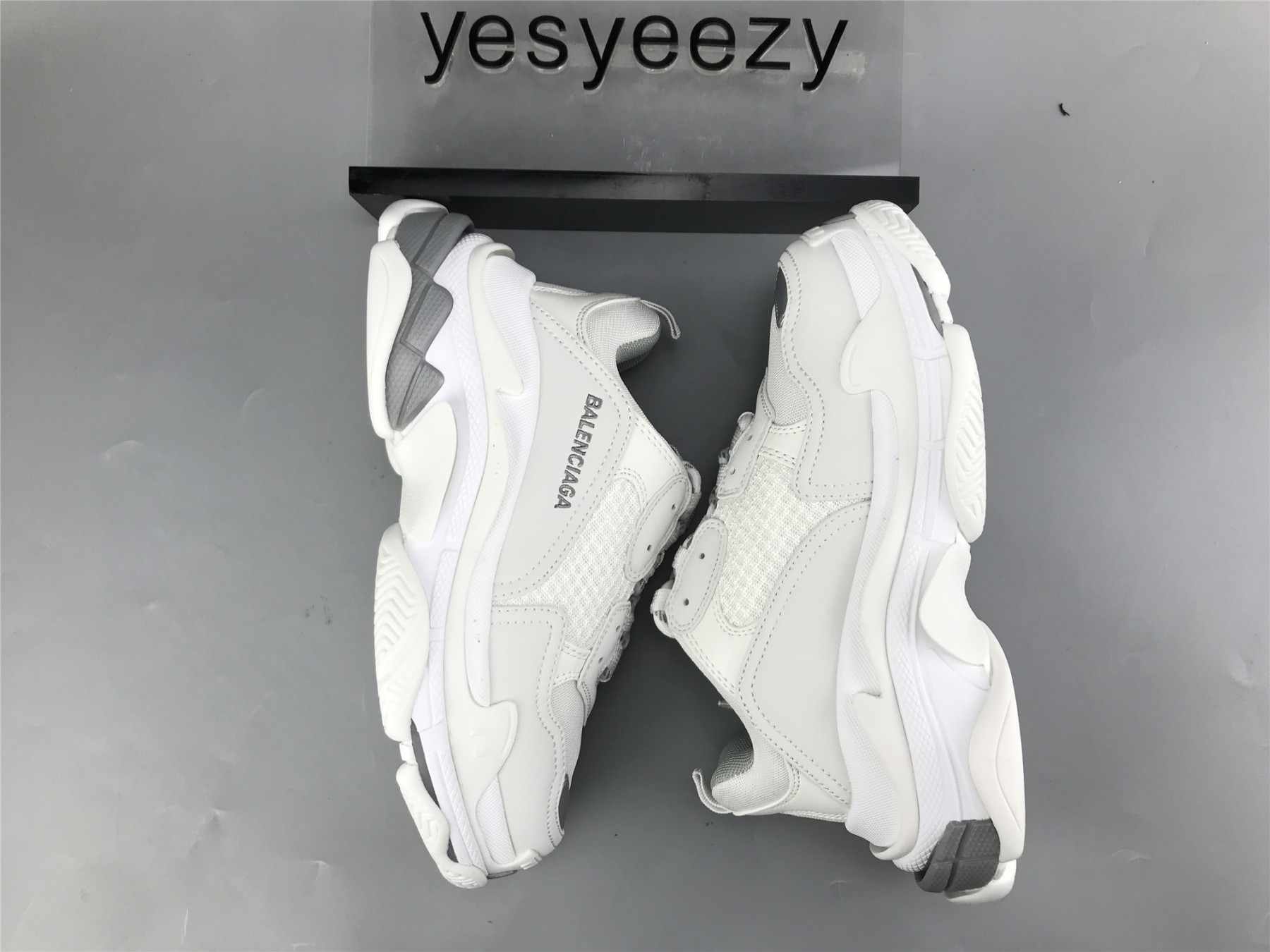 UA TRIPLE S SNEAKER WHITE METAL GREY