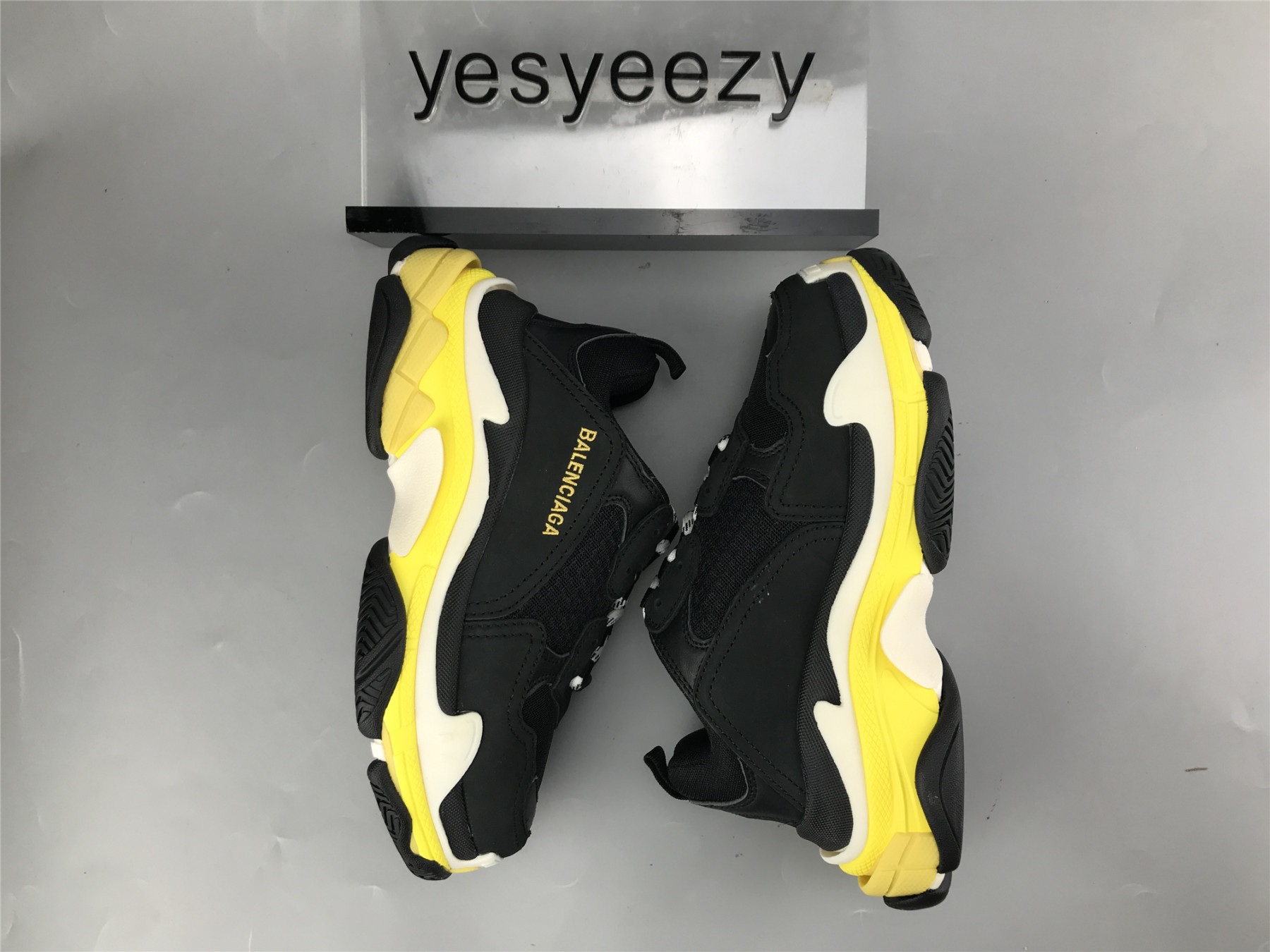 UA TRIPLE S CLEAR SOLE BLACK YELLOW