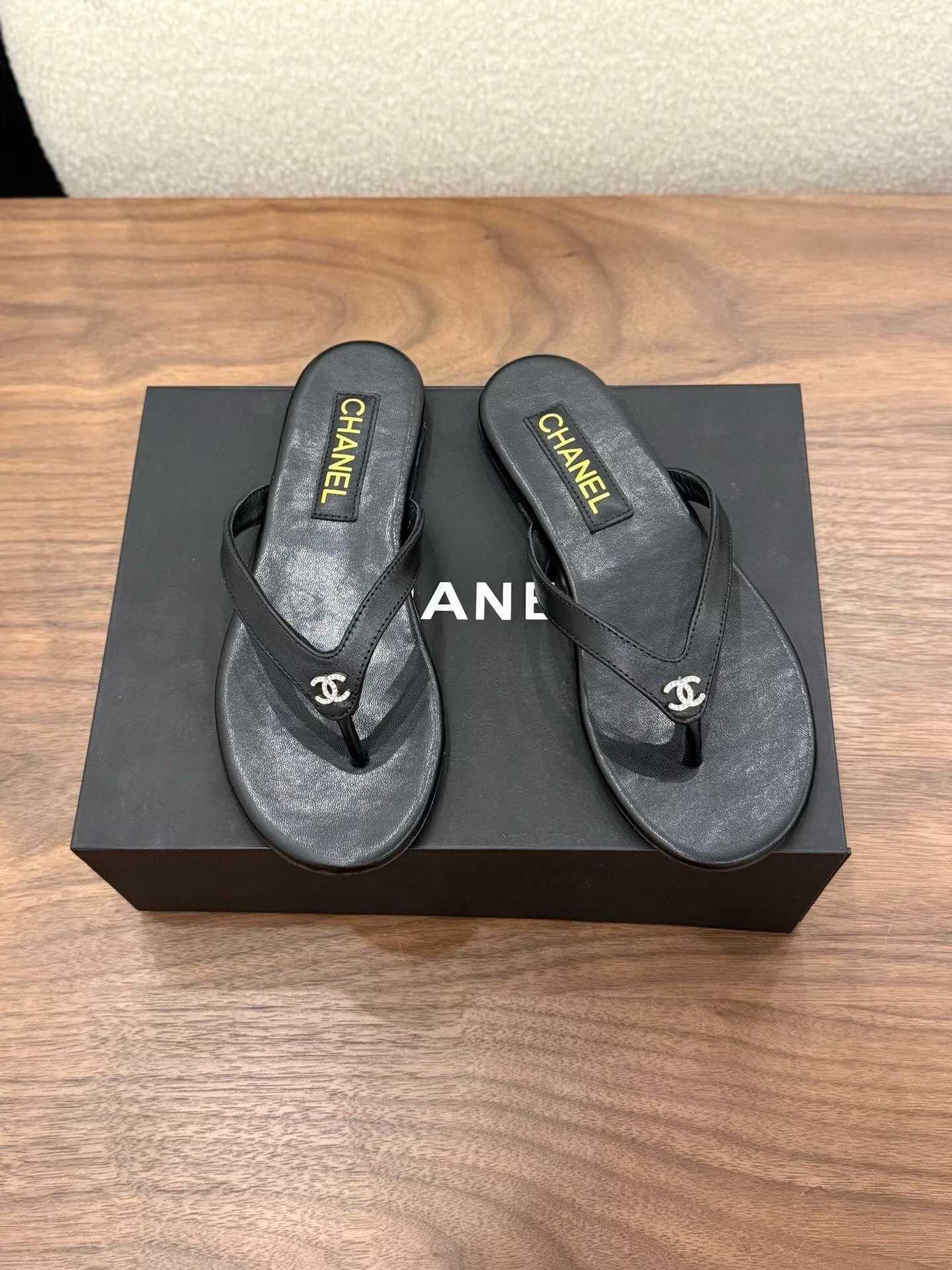 ua Ch**el slides