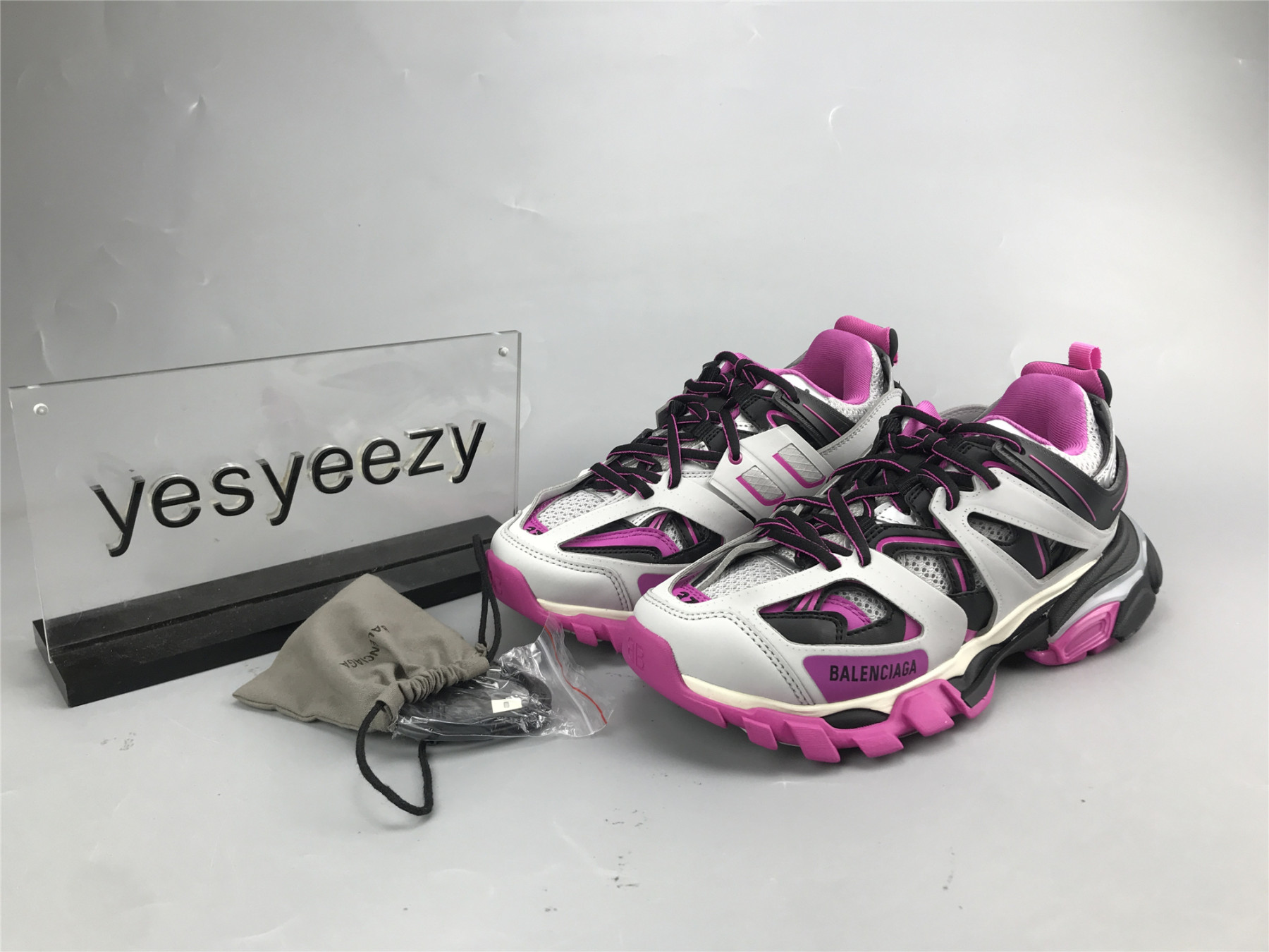 UA TRACK SNEAKER LT.GREY BLACK PURPLE RED