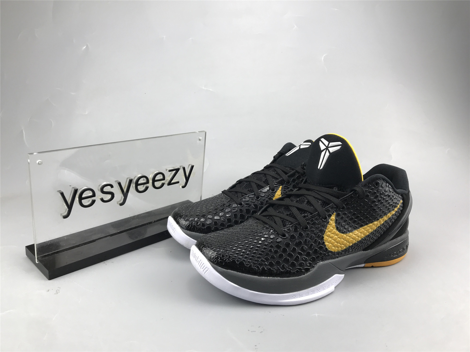 UA NIKE ZOOM KOBE 6 