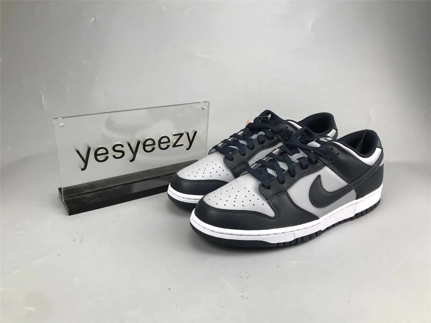 UA NIKE DUNK LOW 