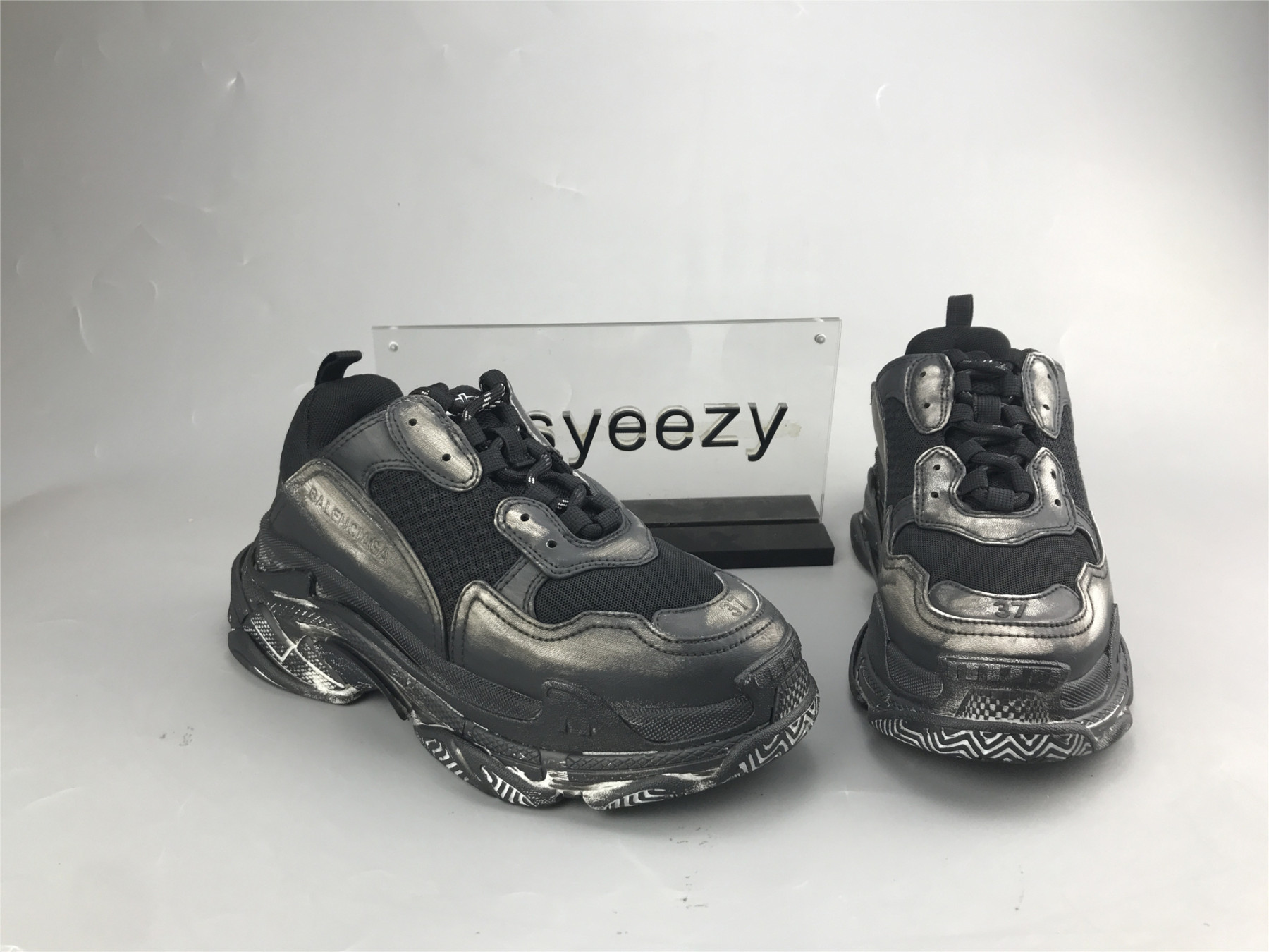UA TRIPLE S CLEAR SOLE BLACK GREY
