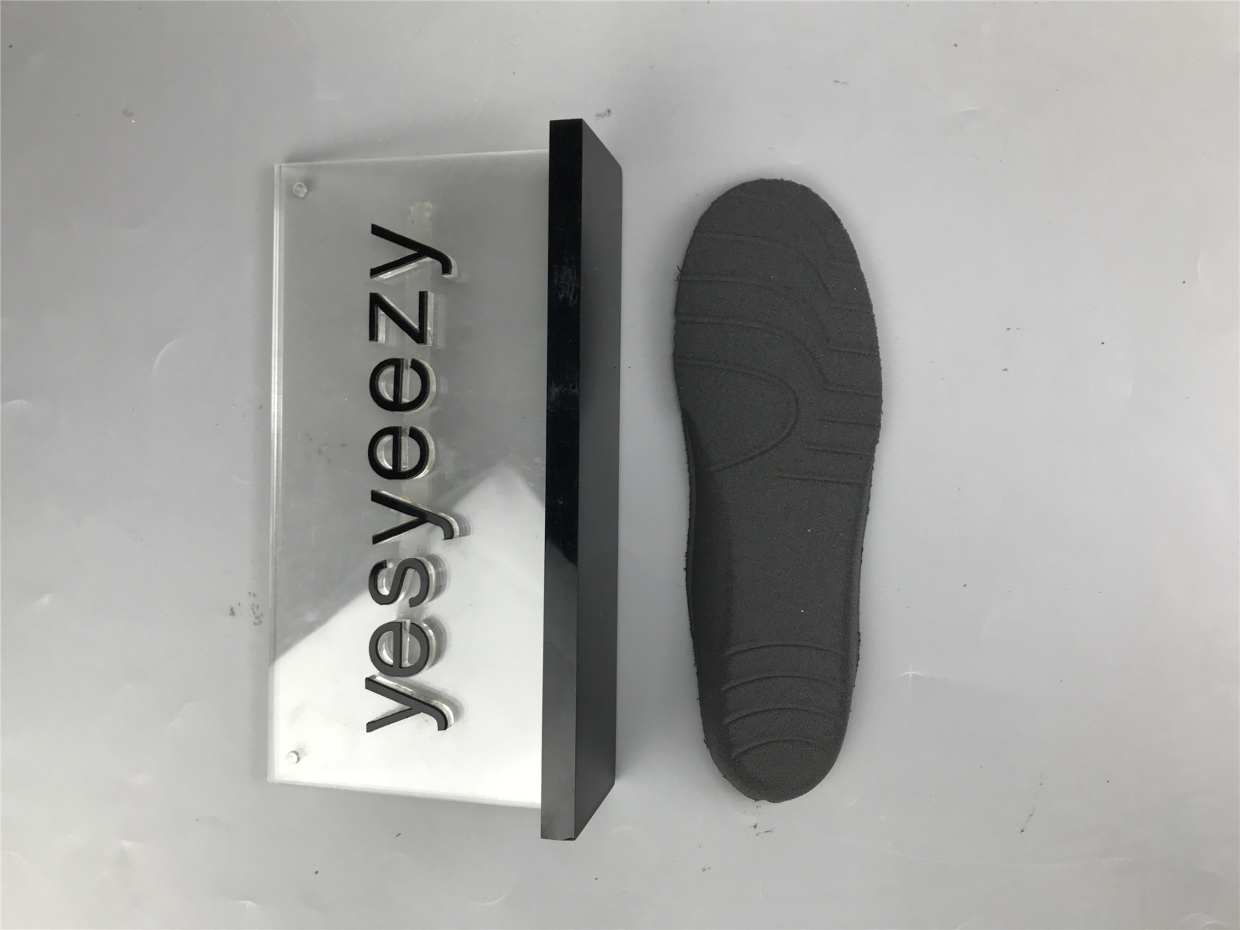 UA TRIPLE S CLEAR SOLE GREY RED
