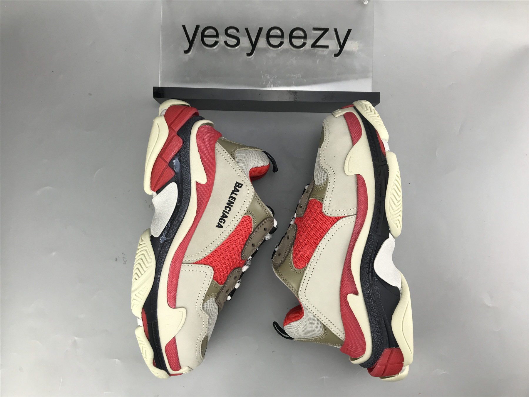 UA TRIPLE S CLEAR SOLE GREY RED