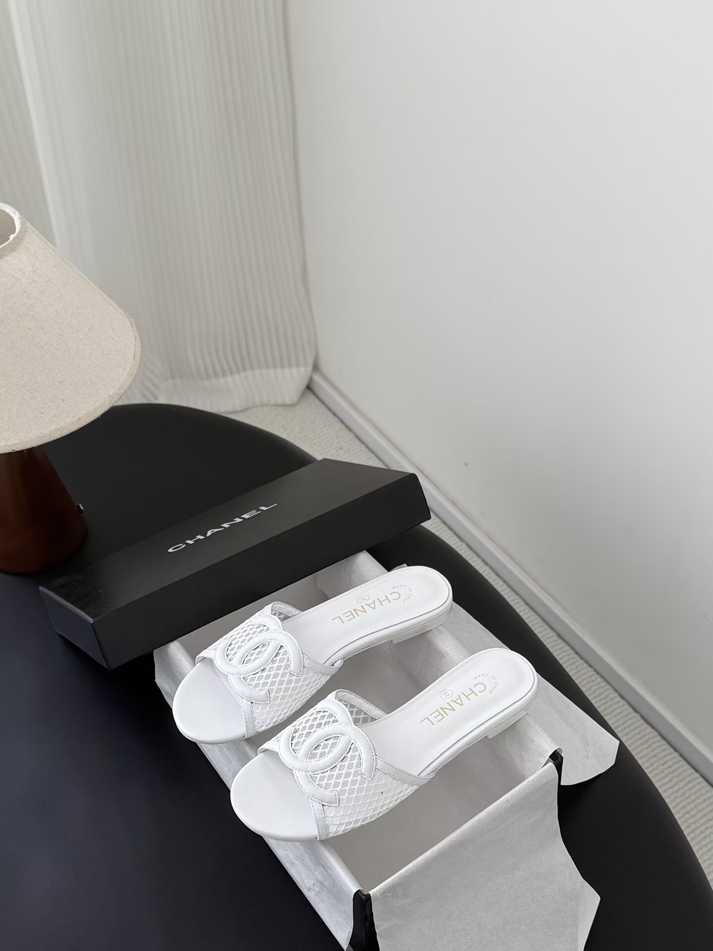 ua Ch**el sandals