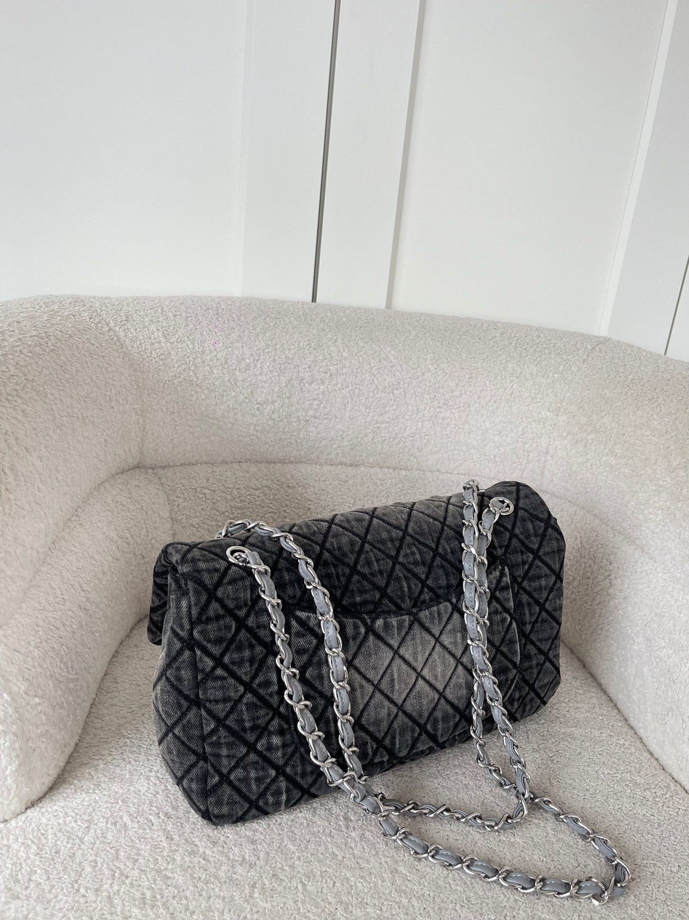 ch**el De*1mpression flap bag 33x22x8cm