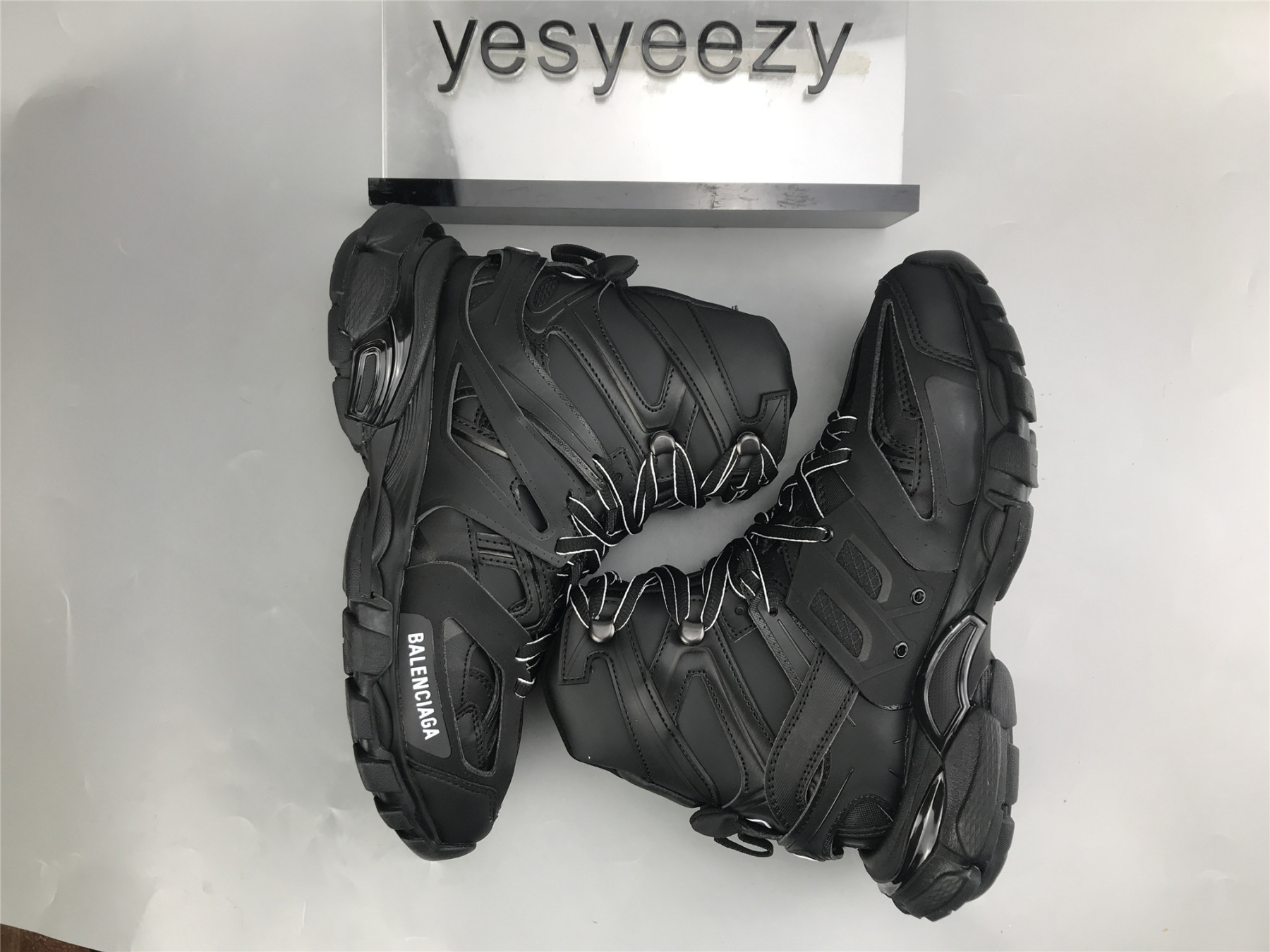 UA TRACK HIKE BLACK