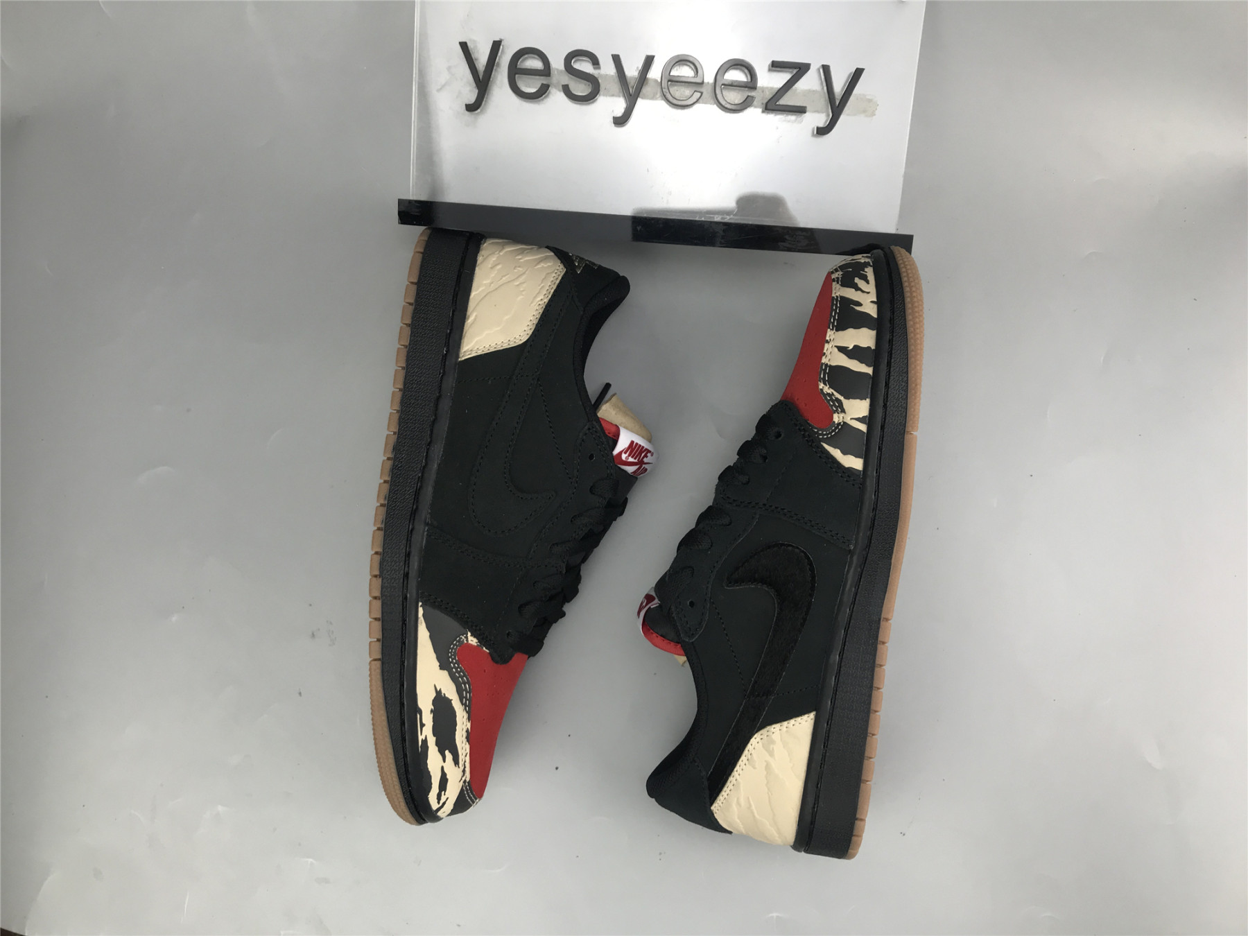UA SOLEFLY X AIR JORDAN 1 LOW â€œCARNIVORE"