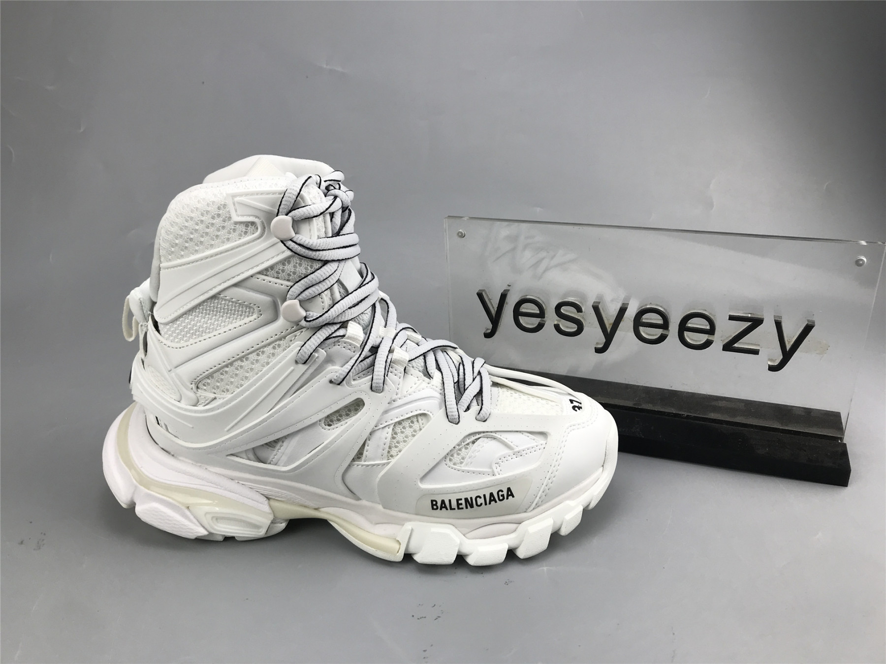 UA TRACK HIKE WHITE