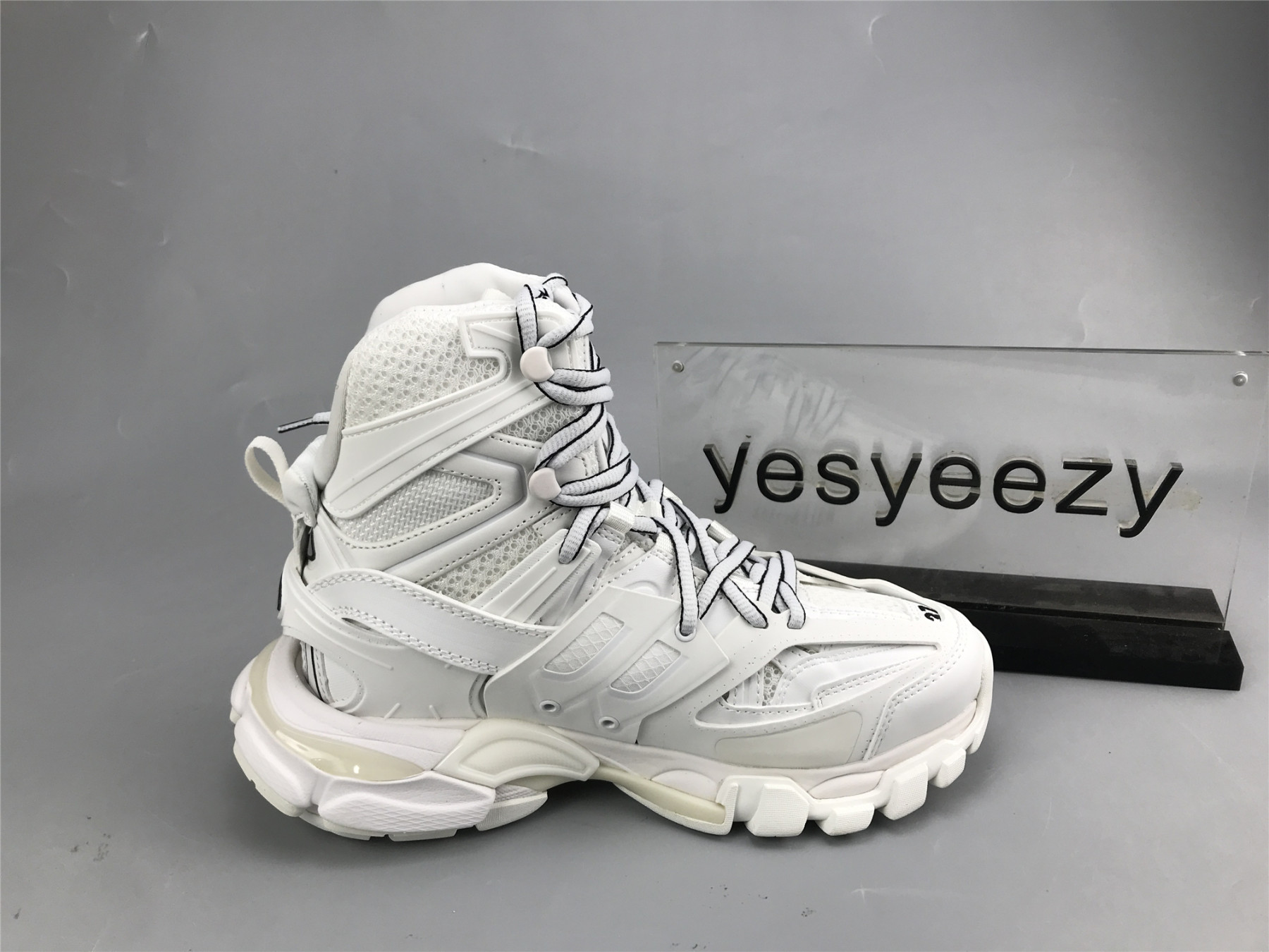 UA TRACK HIKE WHITE