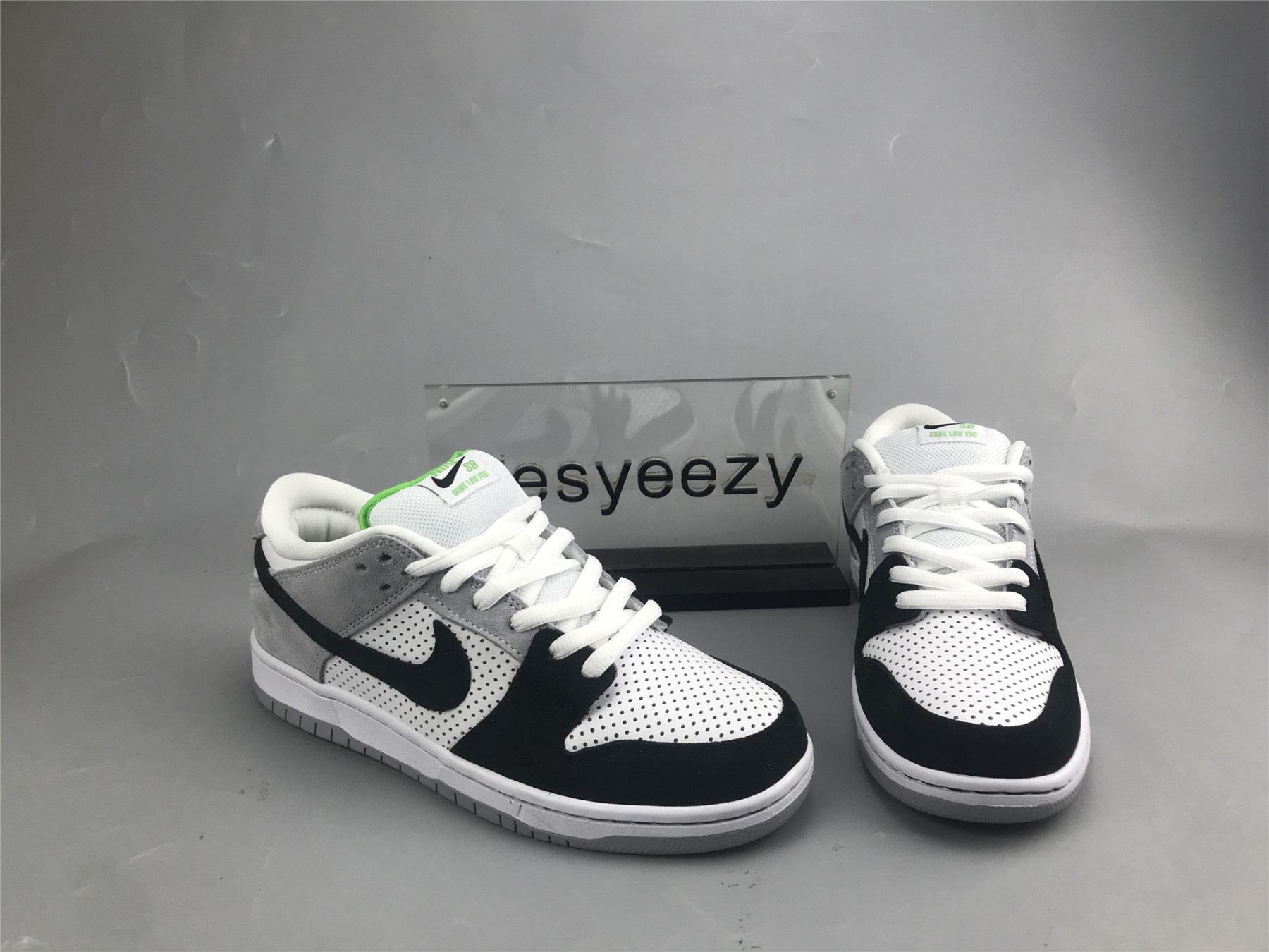 ua nike dunk low sb 