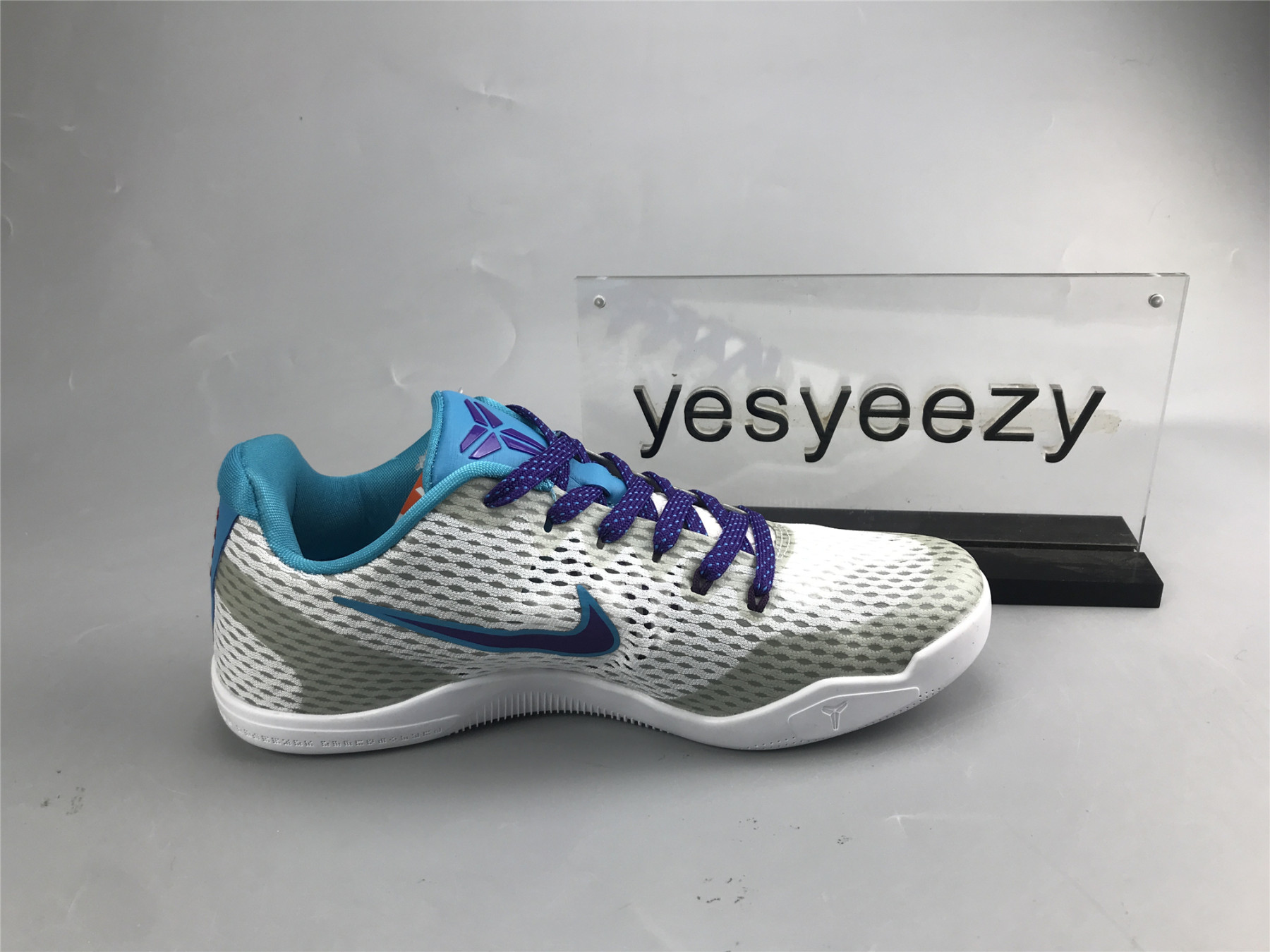 UA NIKE KOBE 11 EP 
