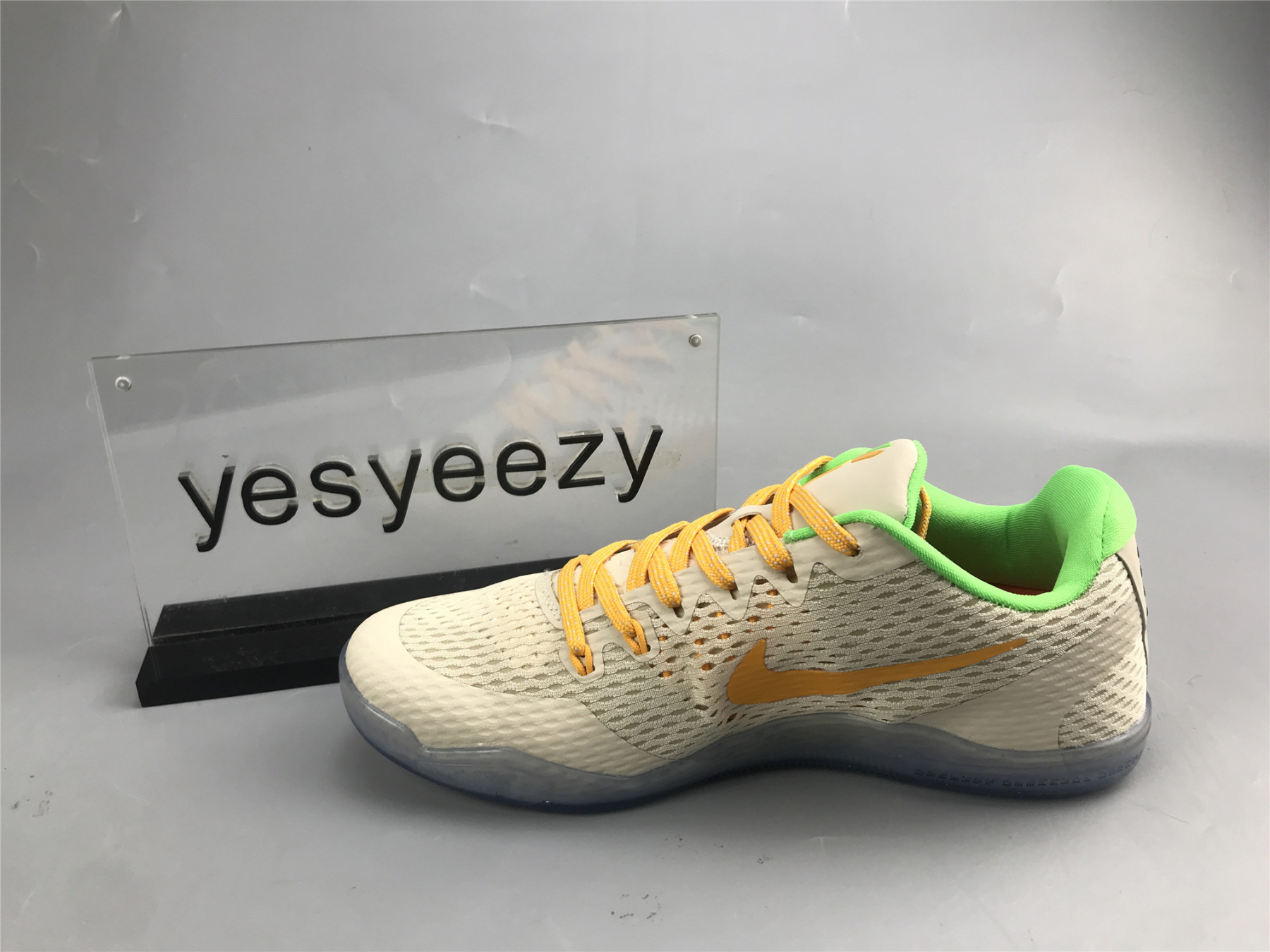 UA NIKE KOBE 11 