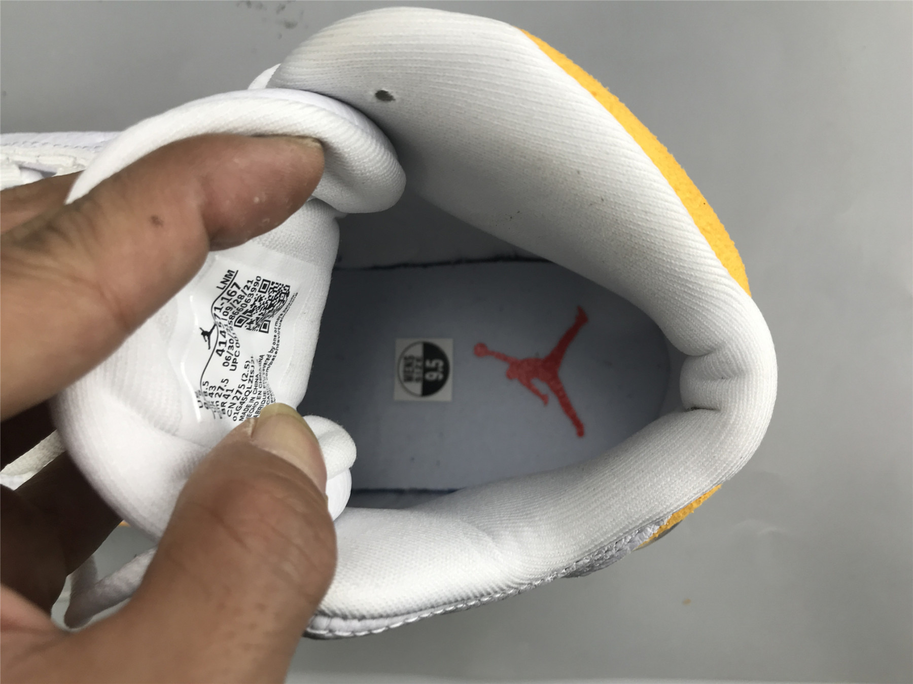 UA AIR JORDAN 13 