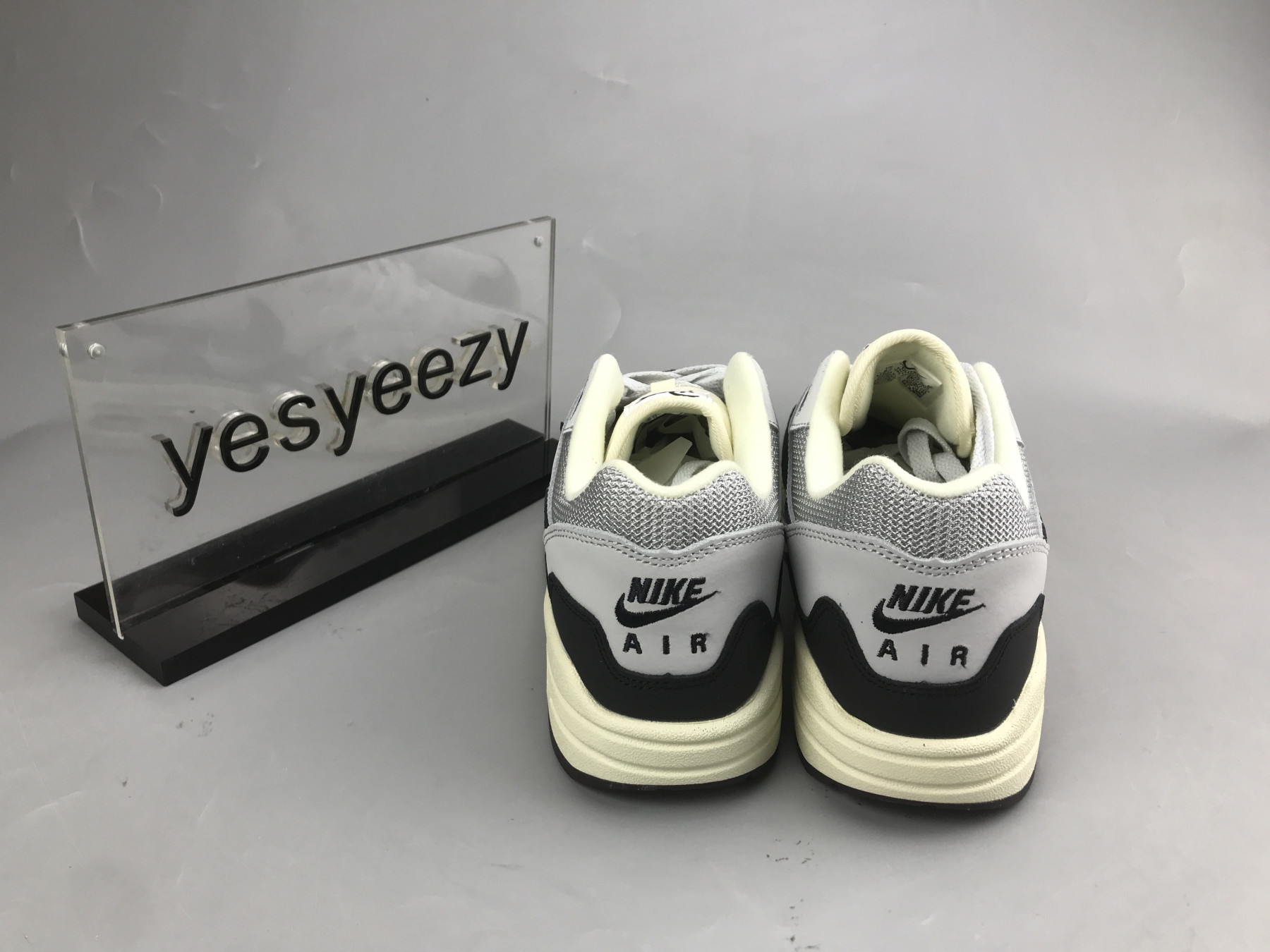 UA NIKE AIR MAX 1/P