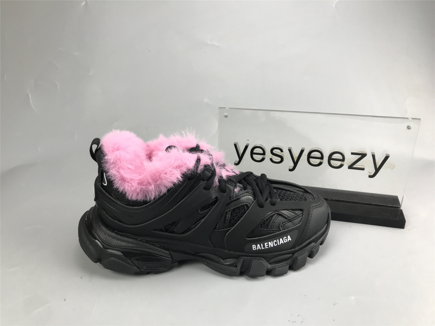 UA TRACK FUR SNEAKER BLACK PINK