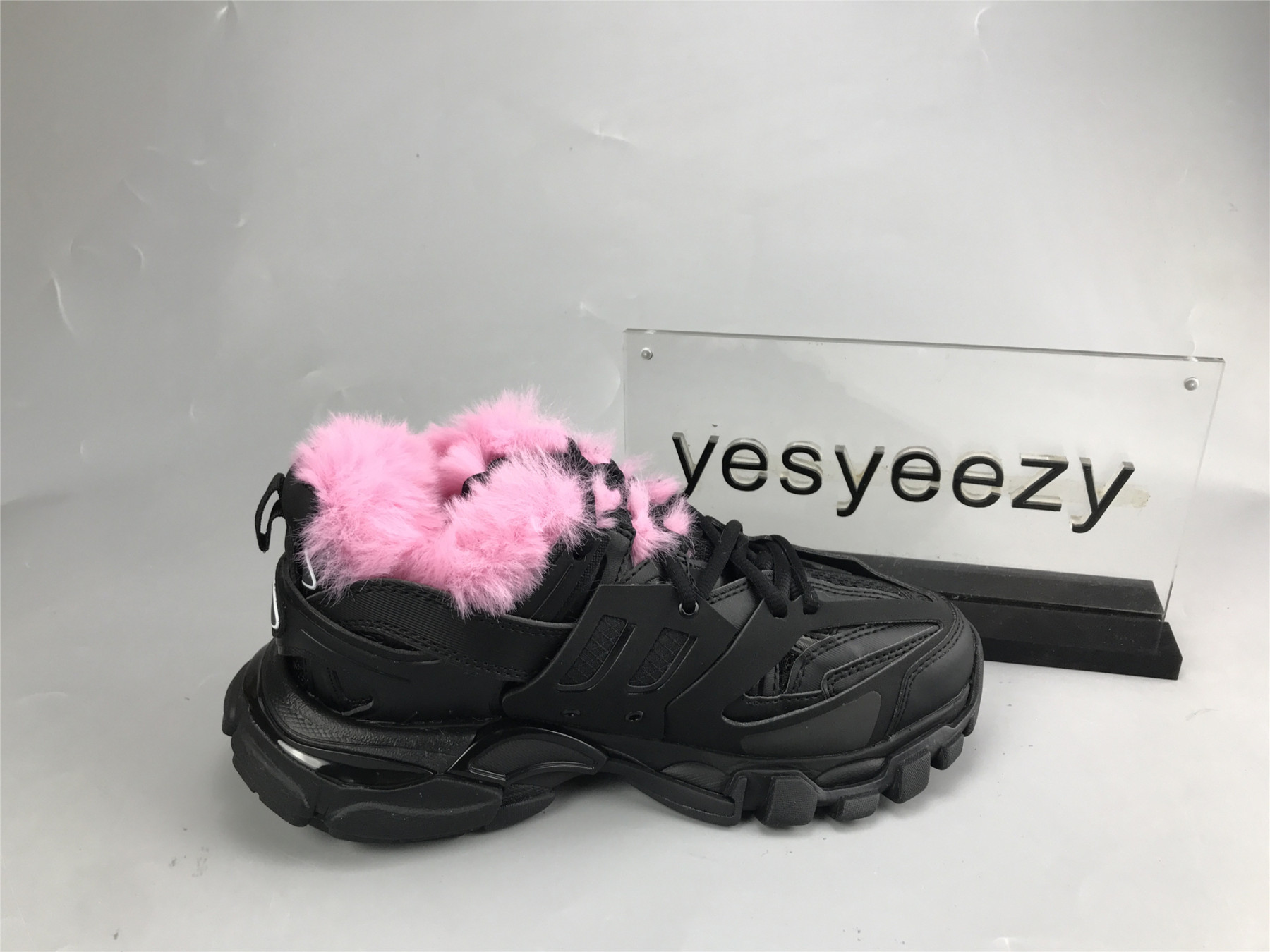 UA TRACK FUR SNEAKER BLACK PINK