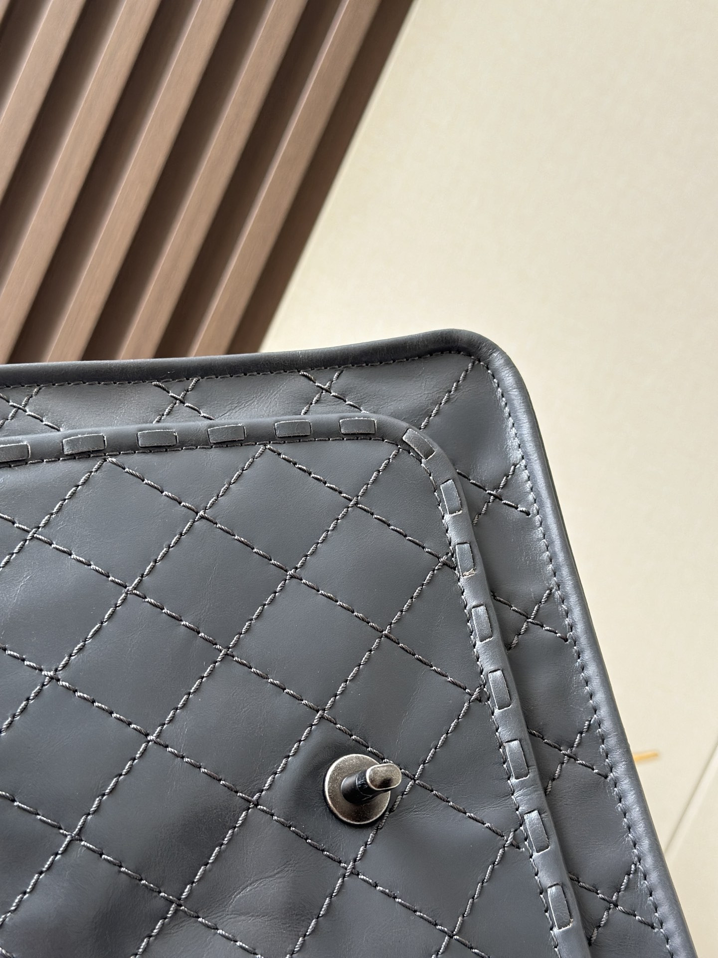 Ch**el vintage flap tofu bag 26x11x23cm