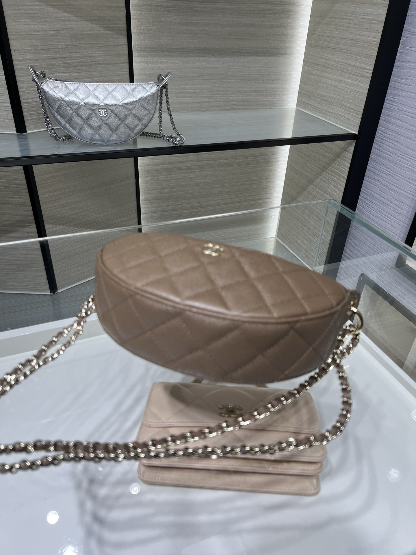 Ch**el clutch with chain light gold hardware ap5094 15x22x6cm