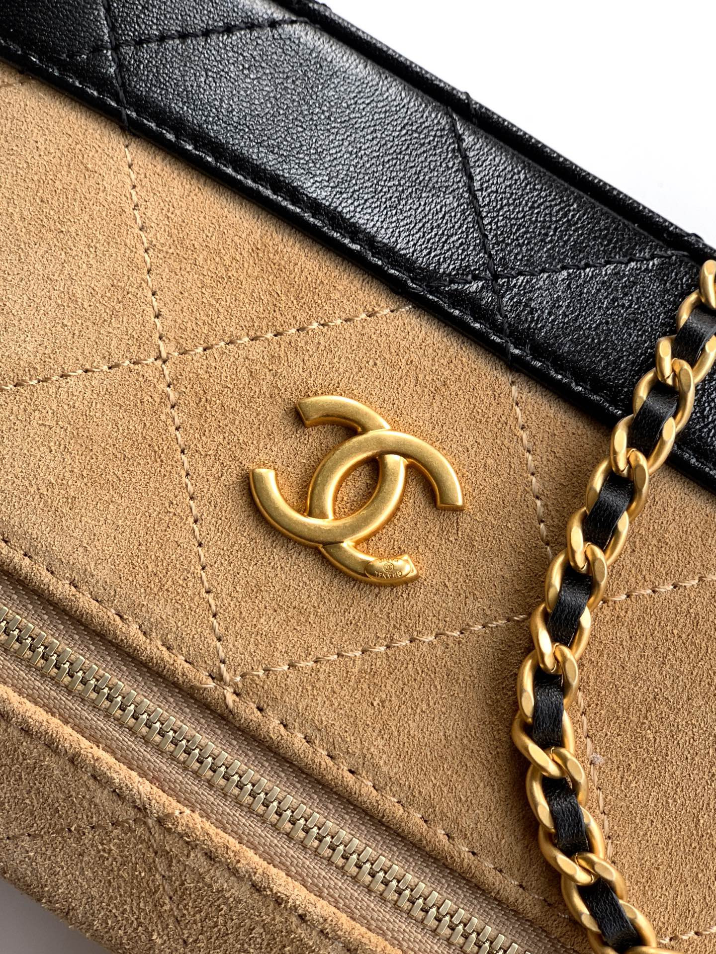 Ch**el vanity with chain ap5186 17x19.5x5cm