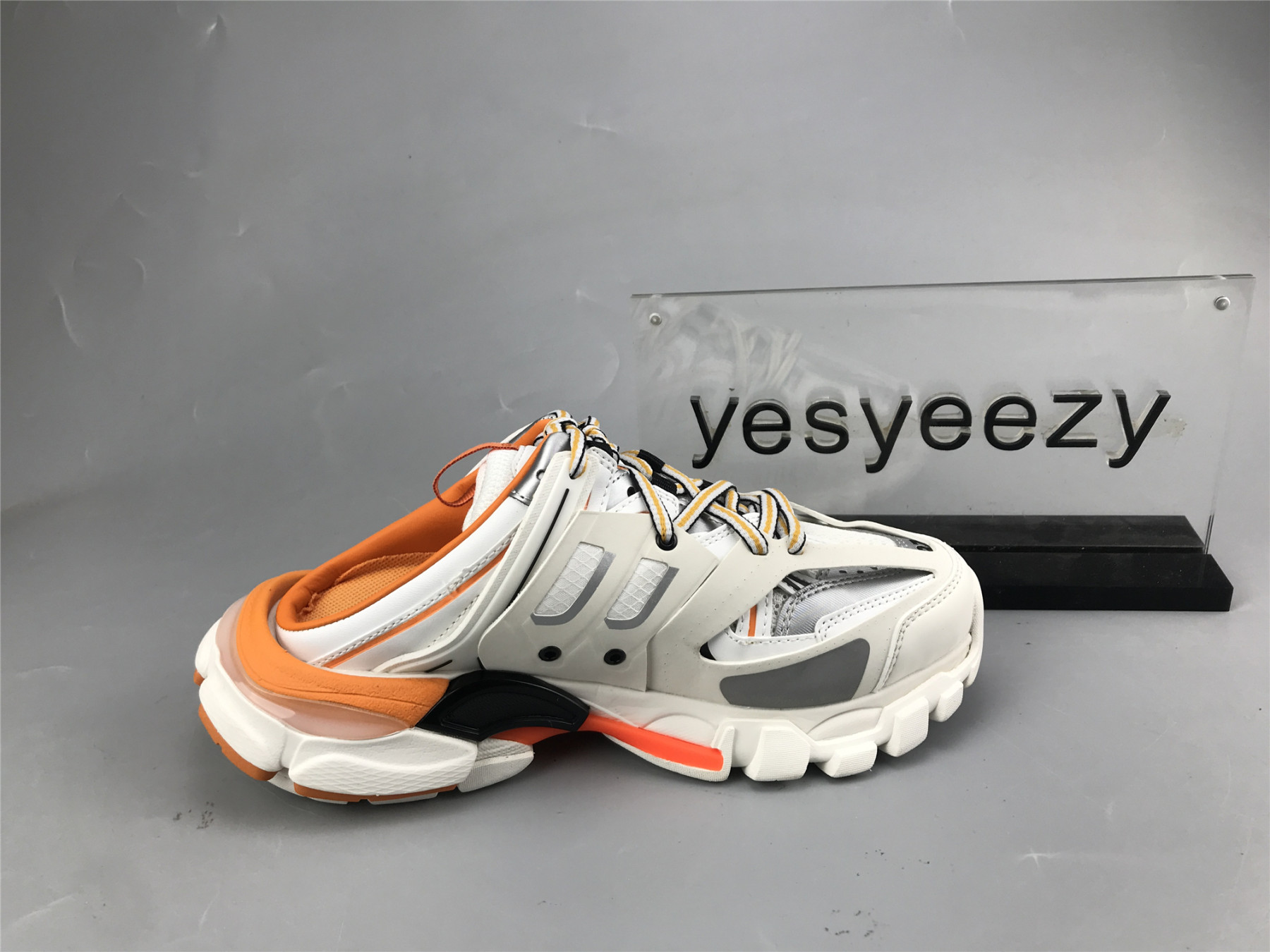 UA TRACK MULE WHITE ORANGE