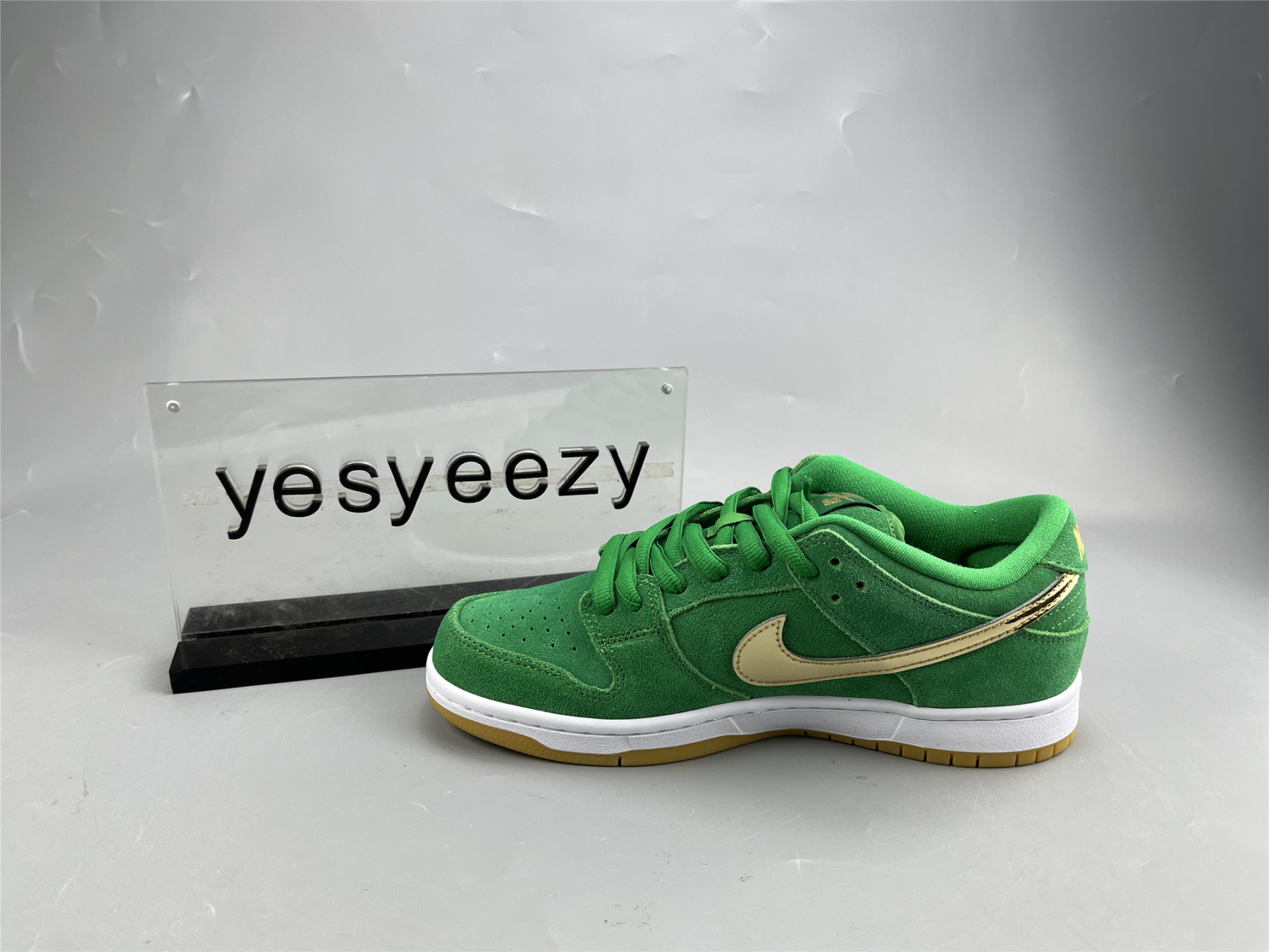 ua nike dunk low sb 