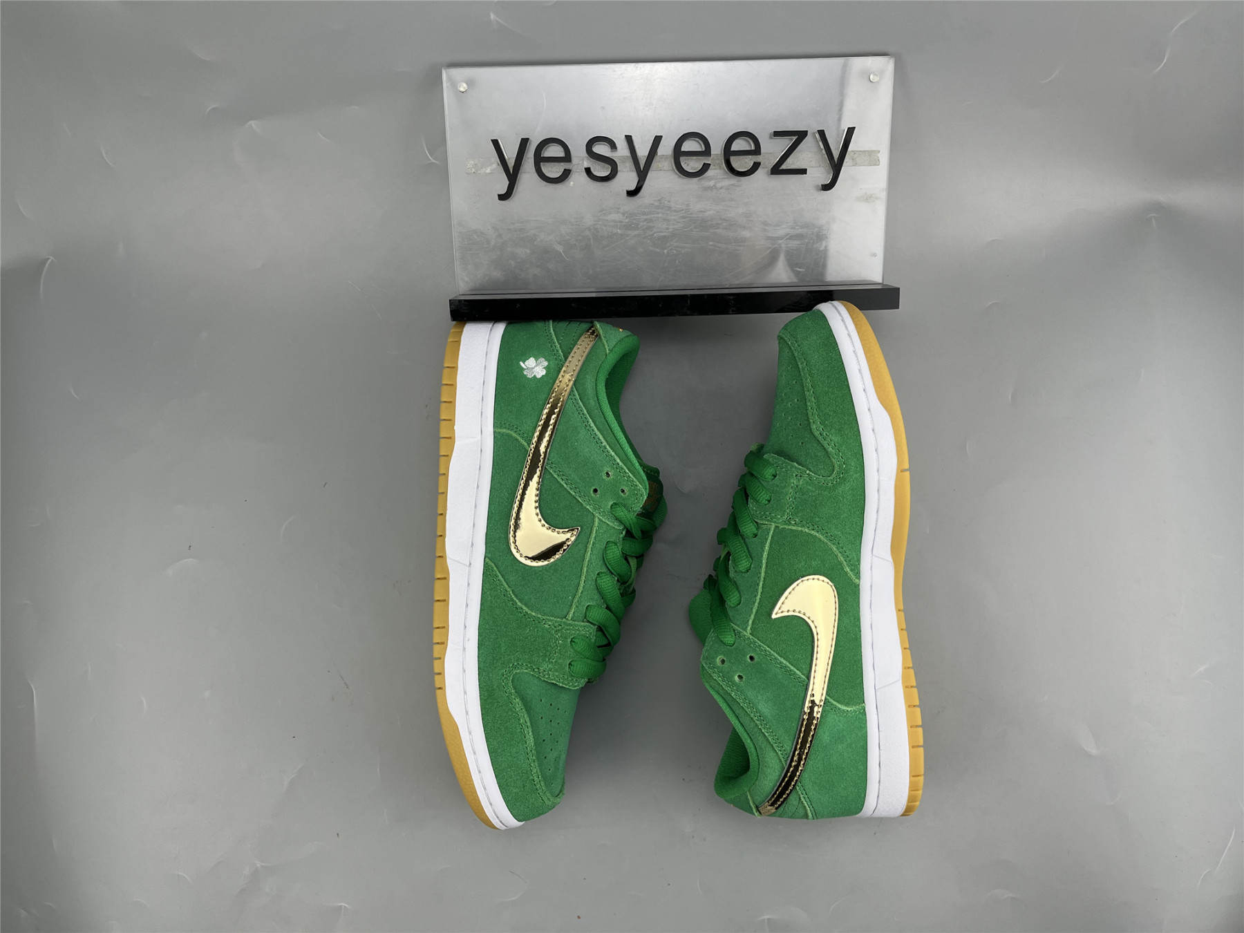 ua nike dunk low sb 