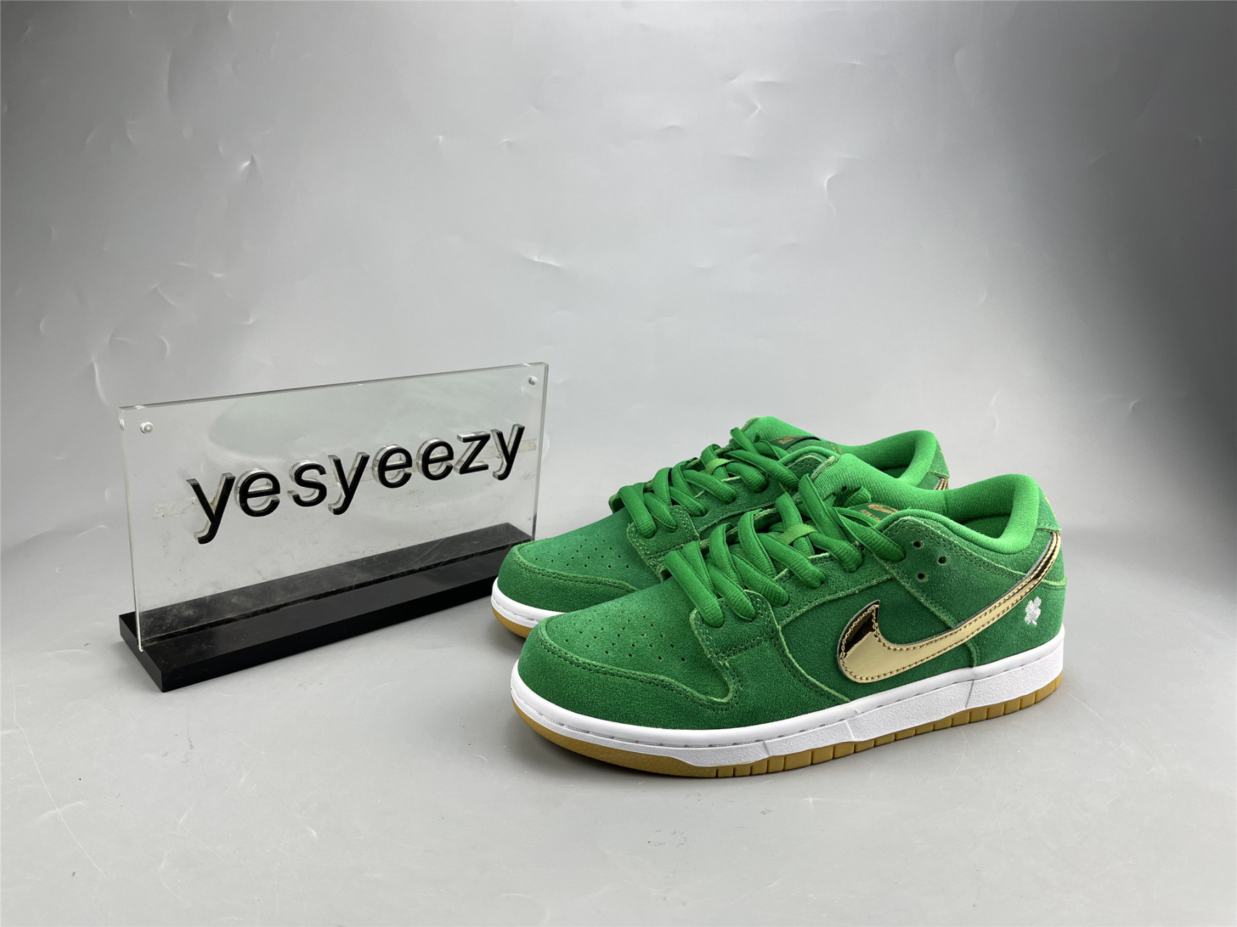ua nike dunk low sb 