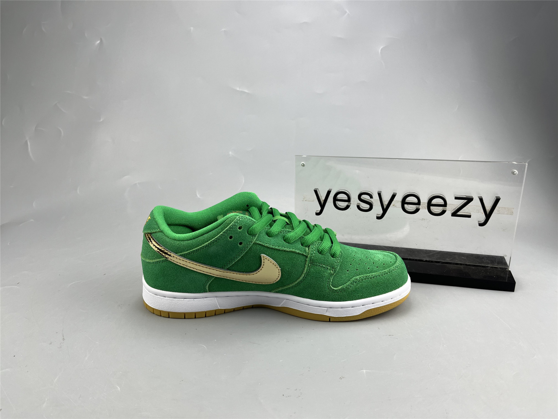 ua nike dunk low sb 