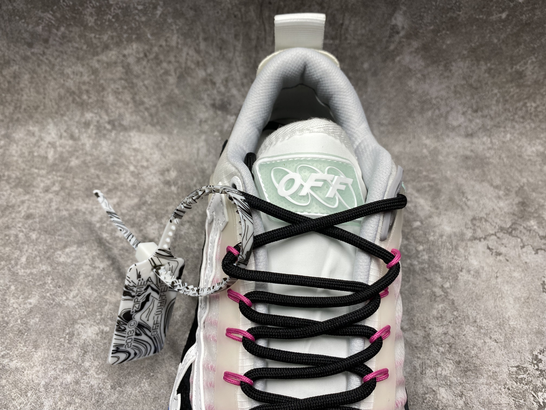 UA Off-White Odsy-2000 Sneaker