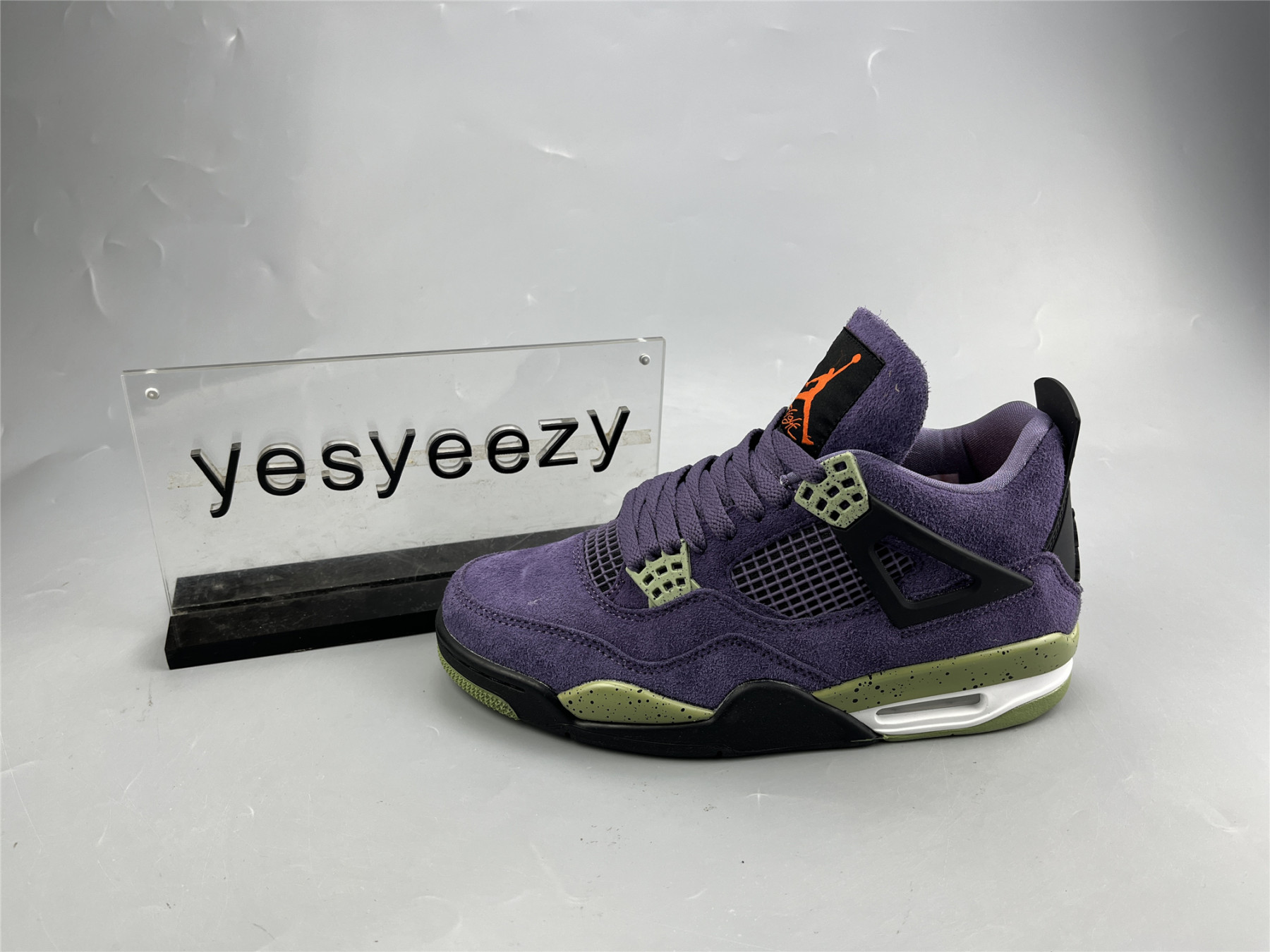 UA WMNS AIR JORDAN 4 RETRO 