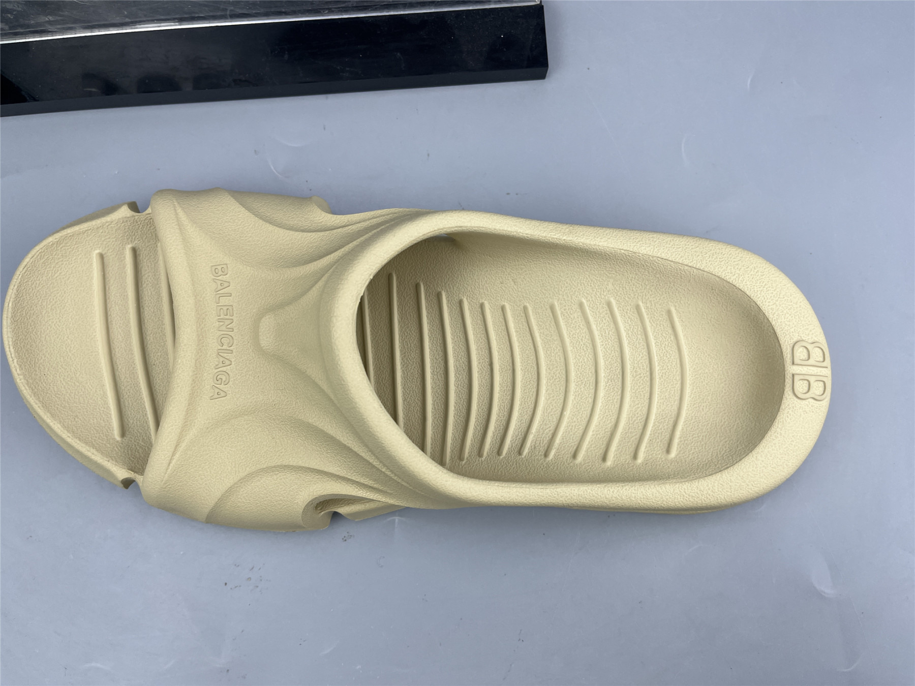 UA MOLD SLIDE YELLOW