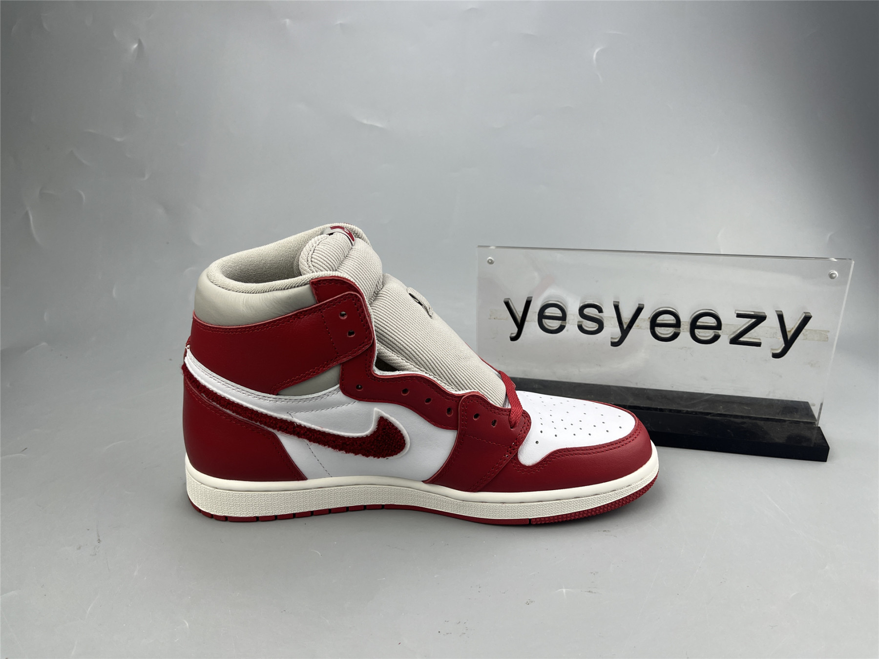 UA WMNS AIR JORDAN 1 HIGH OG 