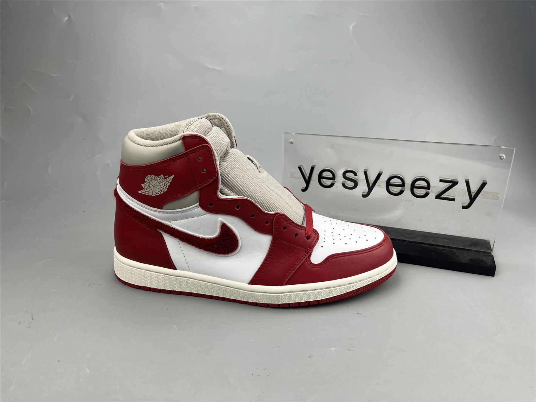 UA WMNS AIR JORDAN 1 HIGH OG 