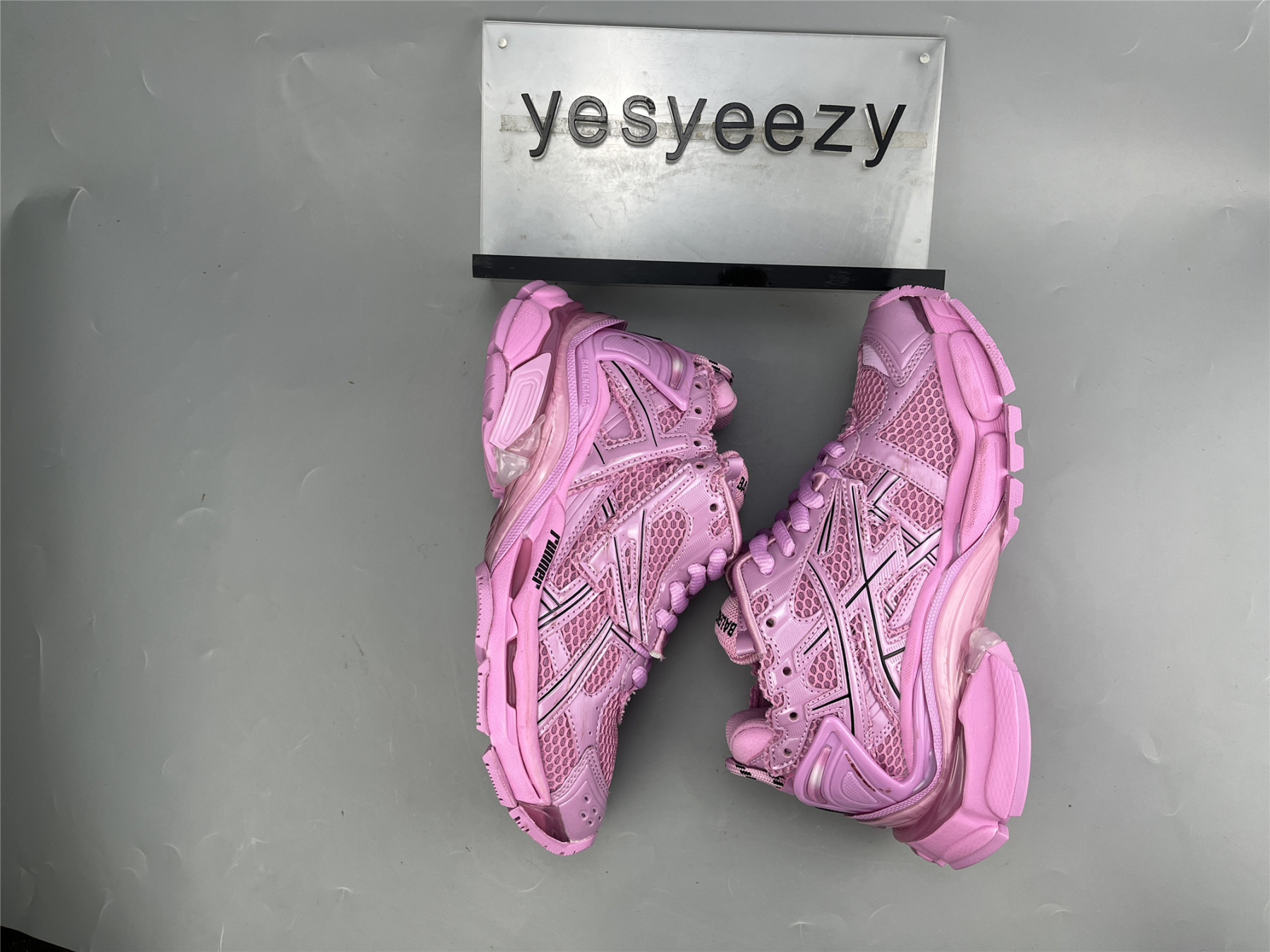 UA RUNNER SNEAKER PINK