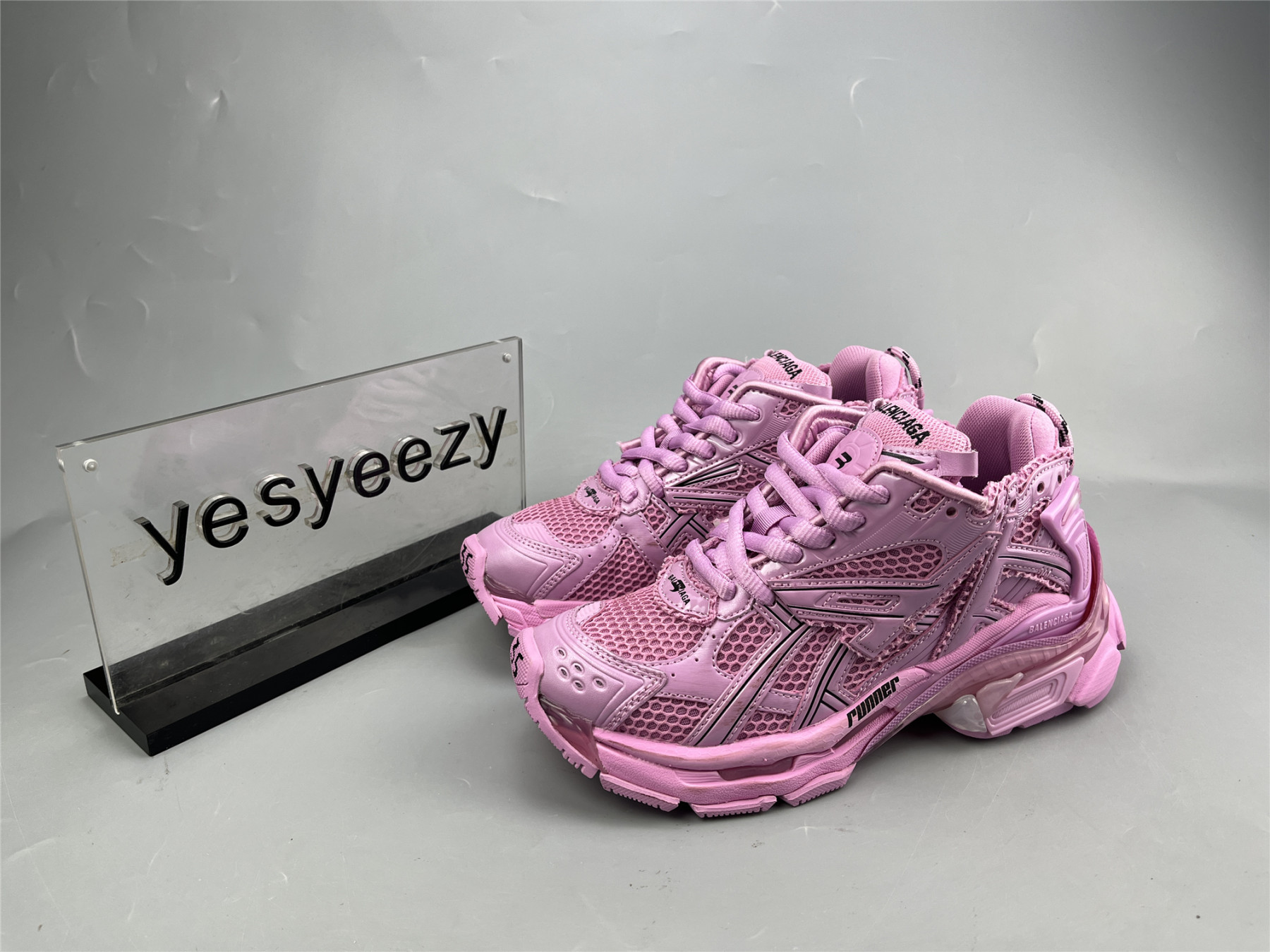 UA RUNNER SNEAKER PINK